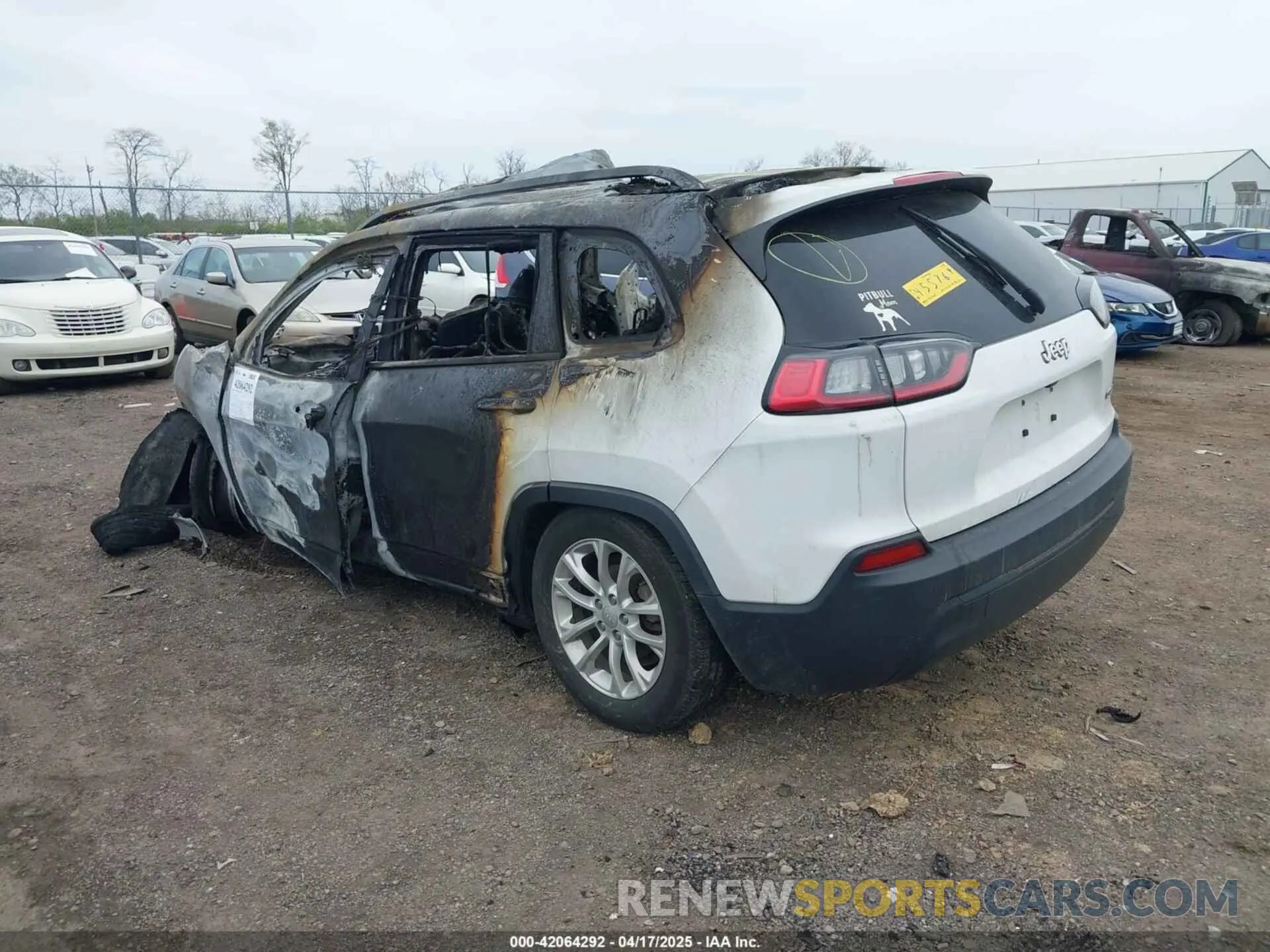 3 fotografías del automóvil dañado 1C4PJLCB5KD455769 JEEP CHEROKEE 2019