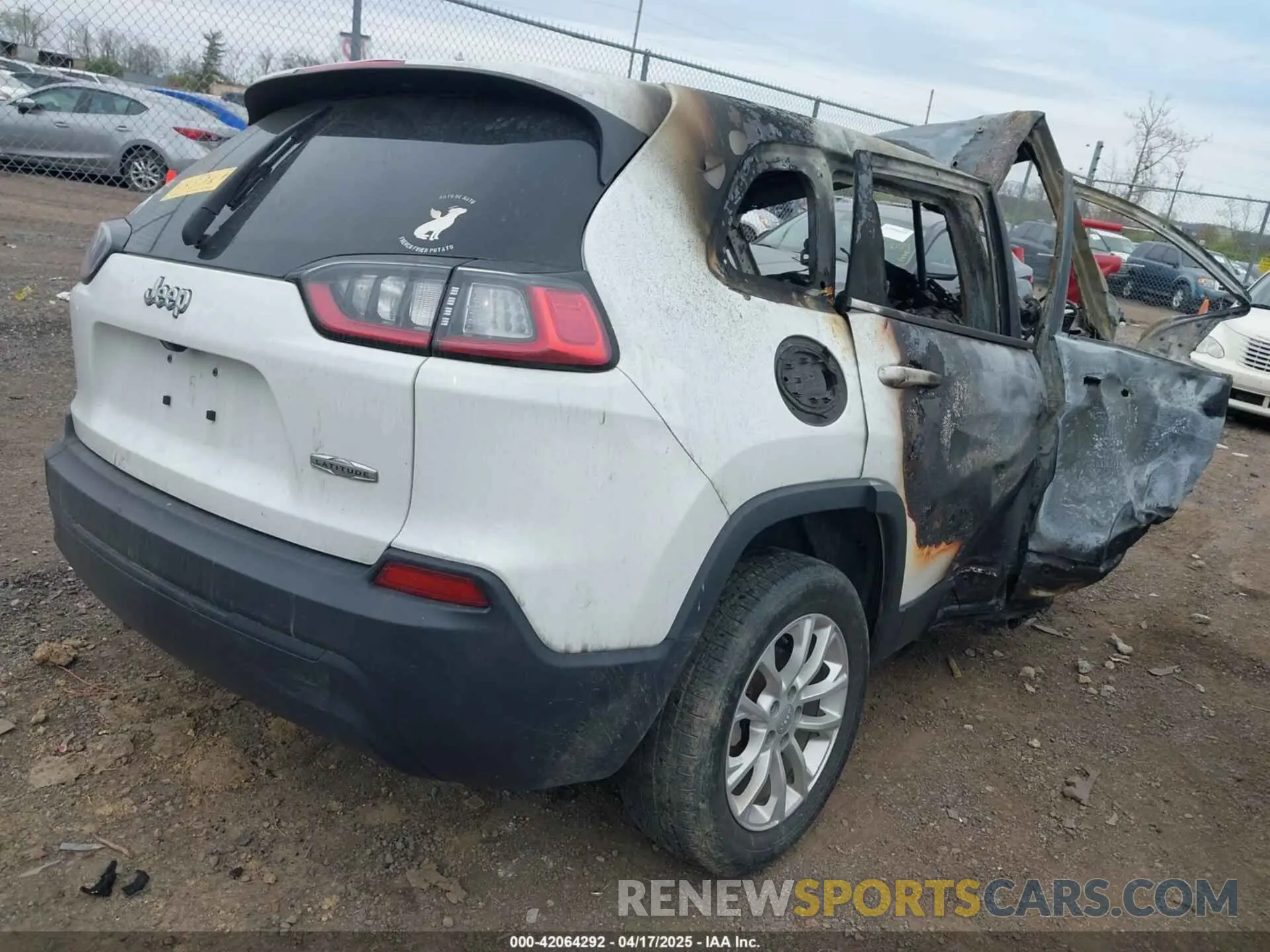 4 fotografías del automóvil dañado 1C4PJLCB5KD455769 JEEP CHEROKEE 2019