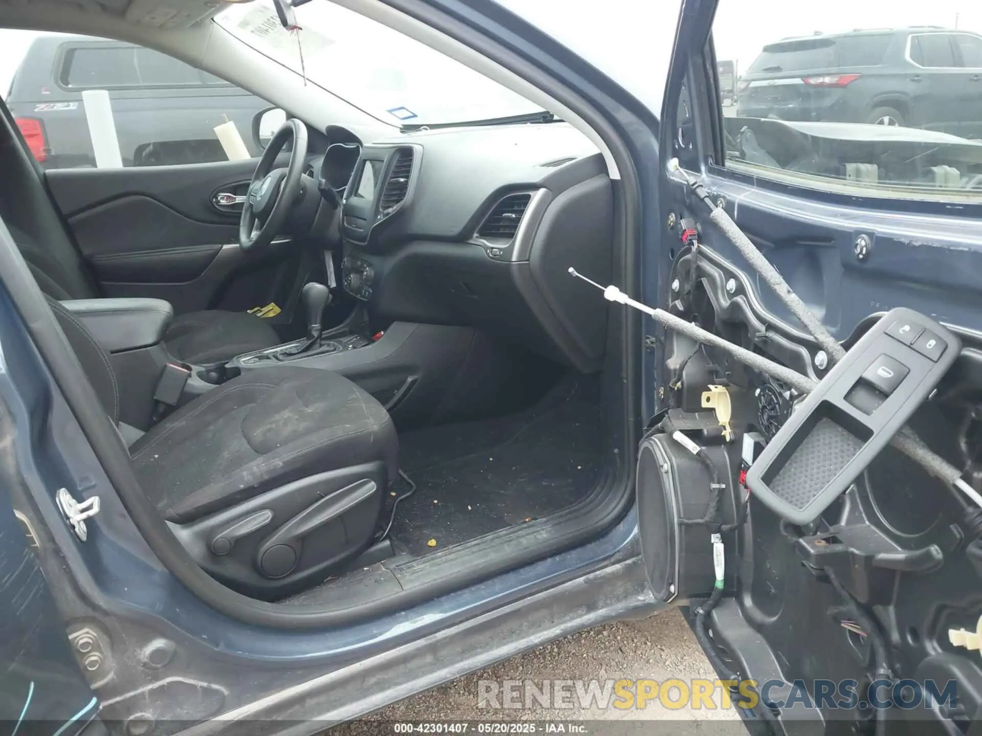 5 fotografías del automóvil dañado 1C4PJLCB6KD466795 JEEP CHEROKEE 2019