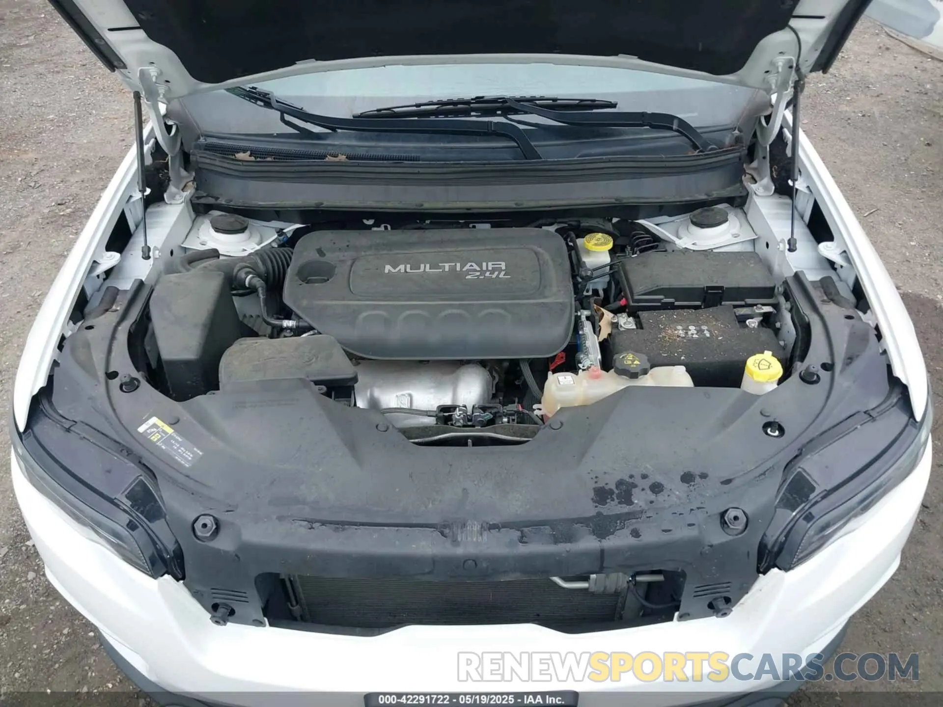 10 fotografías del automóvil dañado 1C4PJLCB8KD145129 JEEP CHEROKEE 2019