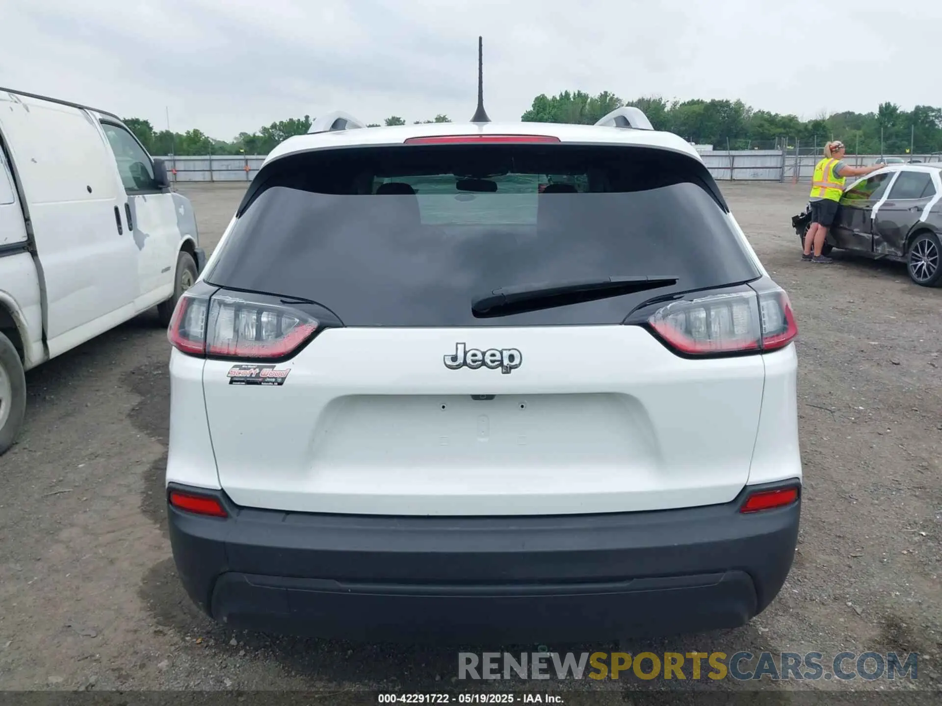 16 fotografías del automóvil dañado 1C4PJLCB8KD145129 JEEP CHEROKEE 2019
