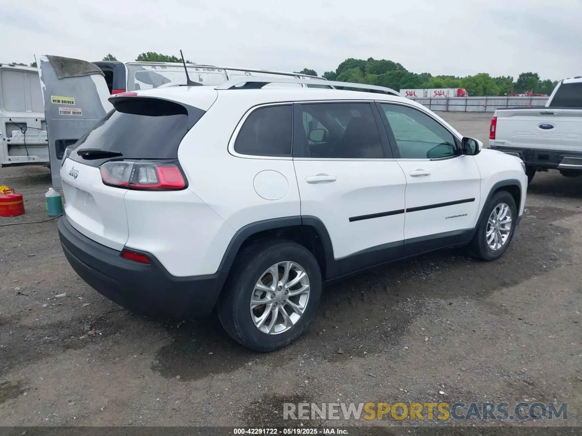 4 fotografías del automóvil dañado 1C4PJLCB8KD145129 JEEP CHEROKEE 2019