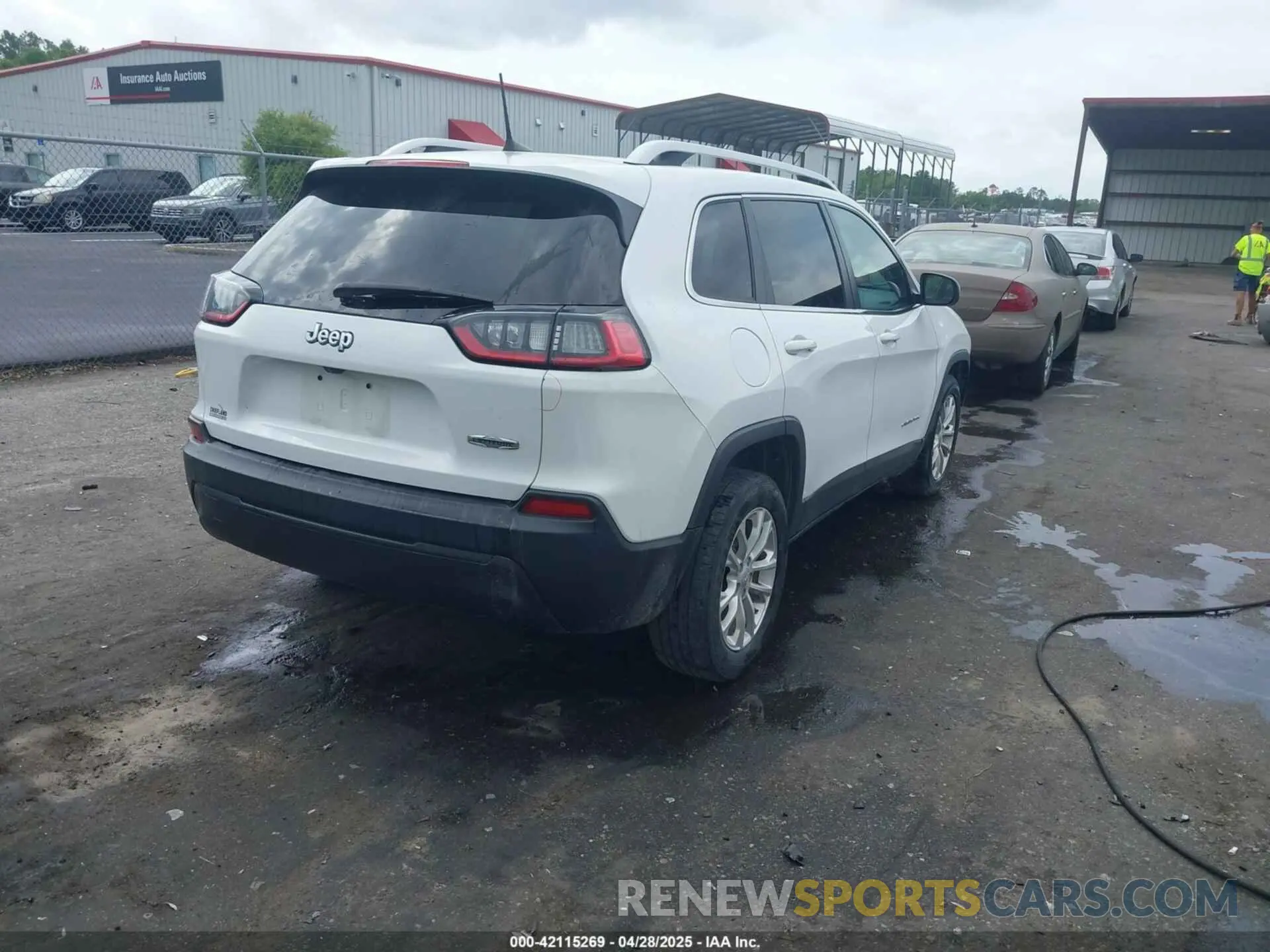 4 fotografías del automóvil dañado 1C4PJLCB8KD416836 JEEP CHEROKEE 2019