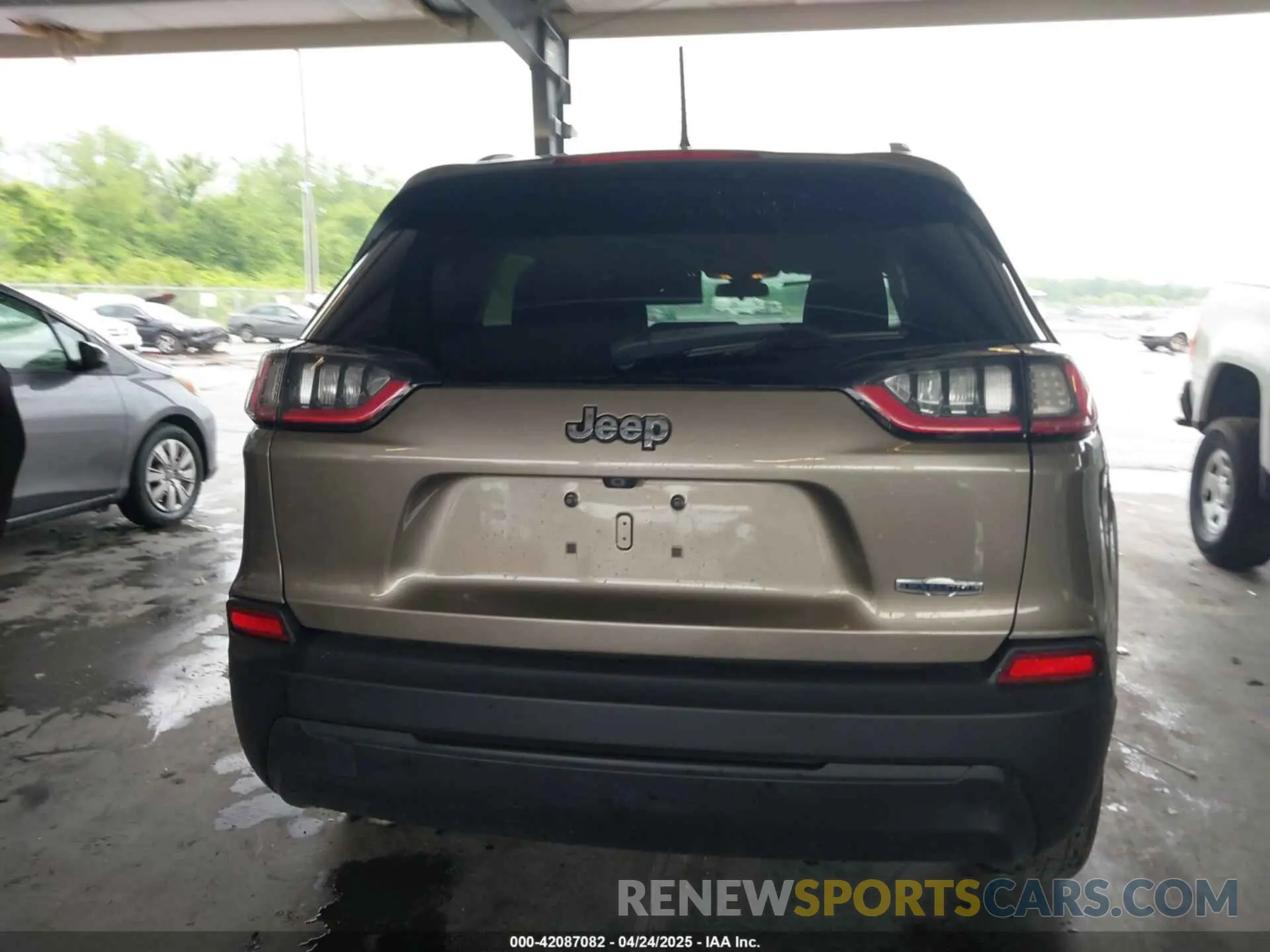 16 fotografías del automóvil dañado 1C4PJLCBXKD285182 JEEP CHEROKEE 2019