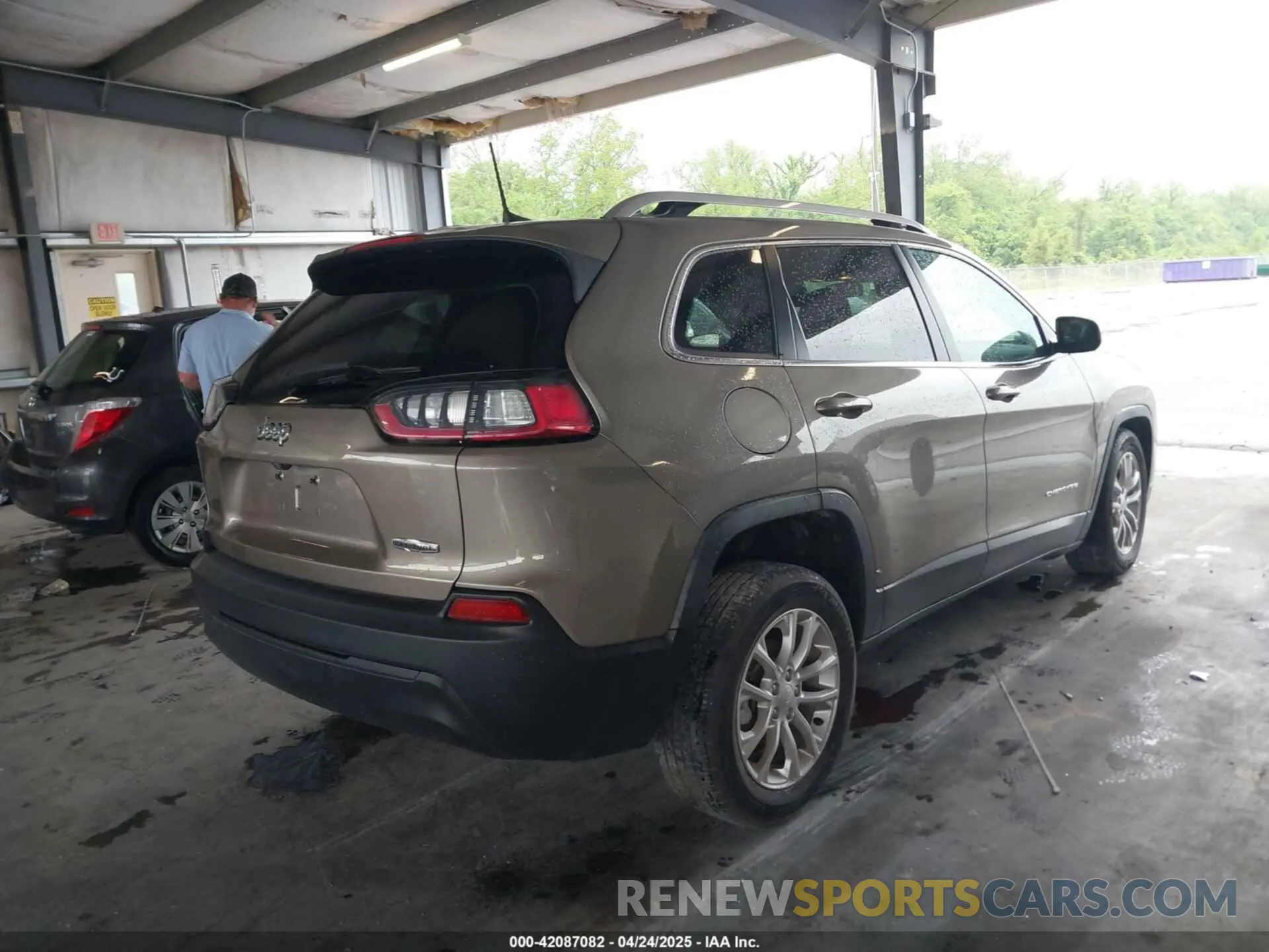 4 fotografías del automóvil dañado 1C4PJLCBXKD285182 JEEP CHEROKEE 2019