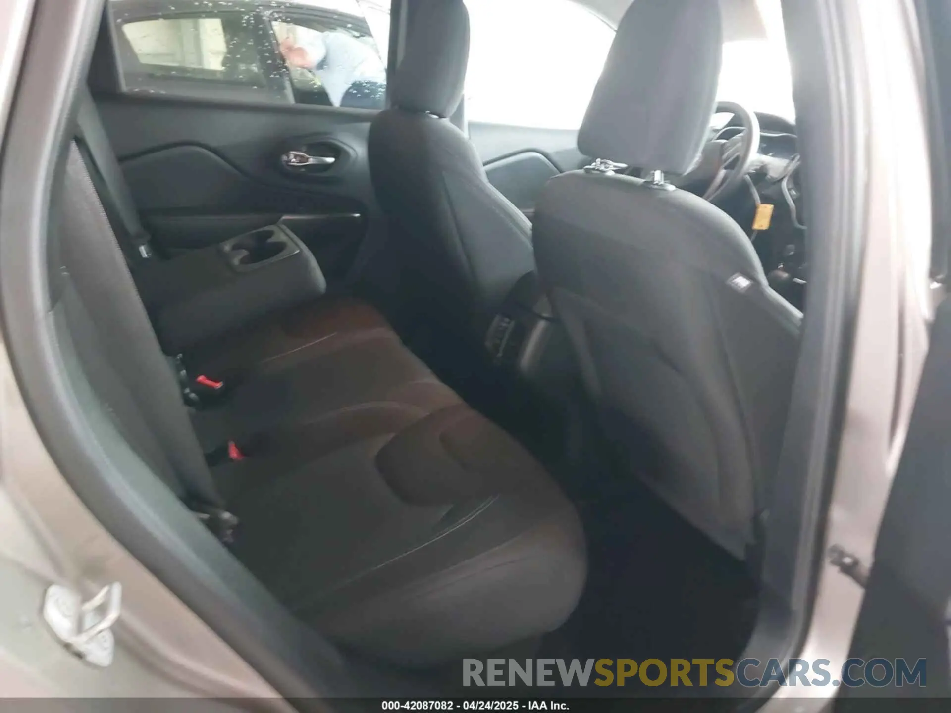 8 fotografías del automóvil dañado 1C4PJLCBXKD285182 JEEP CHEROKEE 2019
