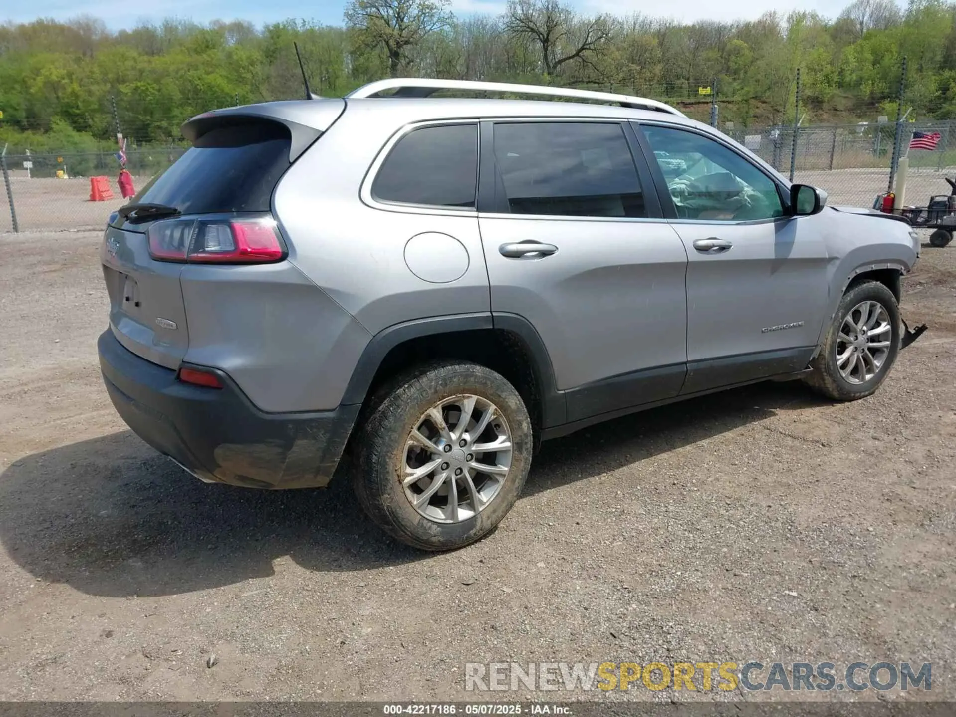 4 fotografías del automóvil dañado 1C4PJLCX6KD341050 JEEP CHEROKEE 2019