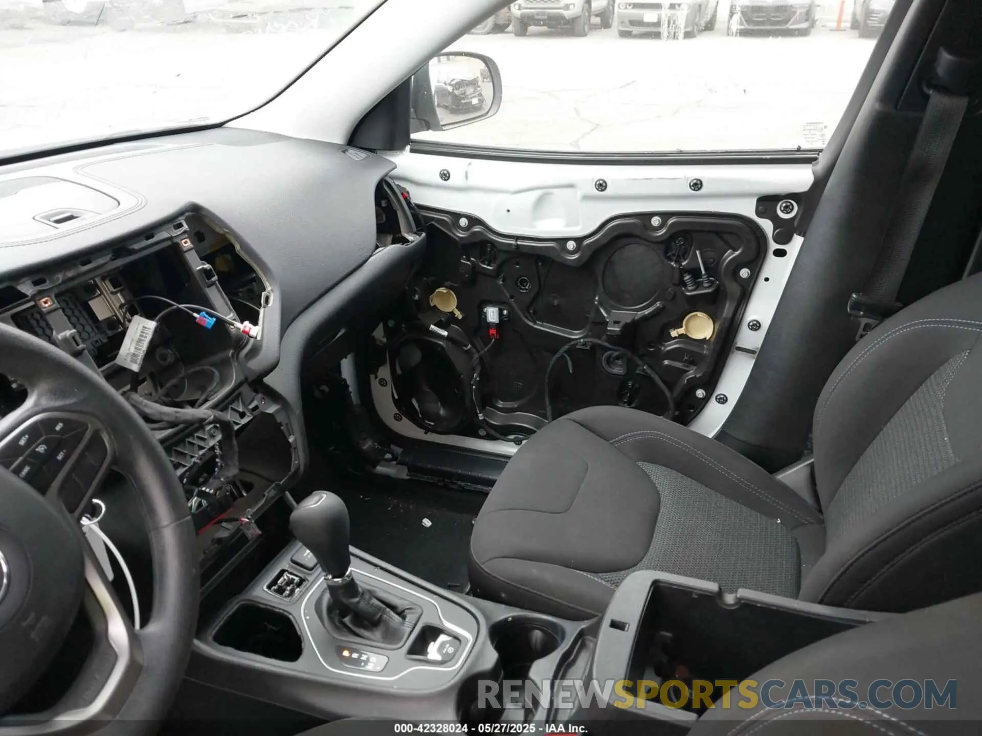 12 fotografías del automóvil dañado 1C4PJLCX9KD377430 JEEP CHEROKEE 2019