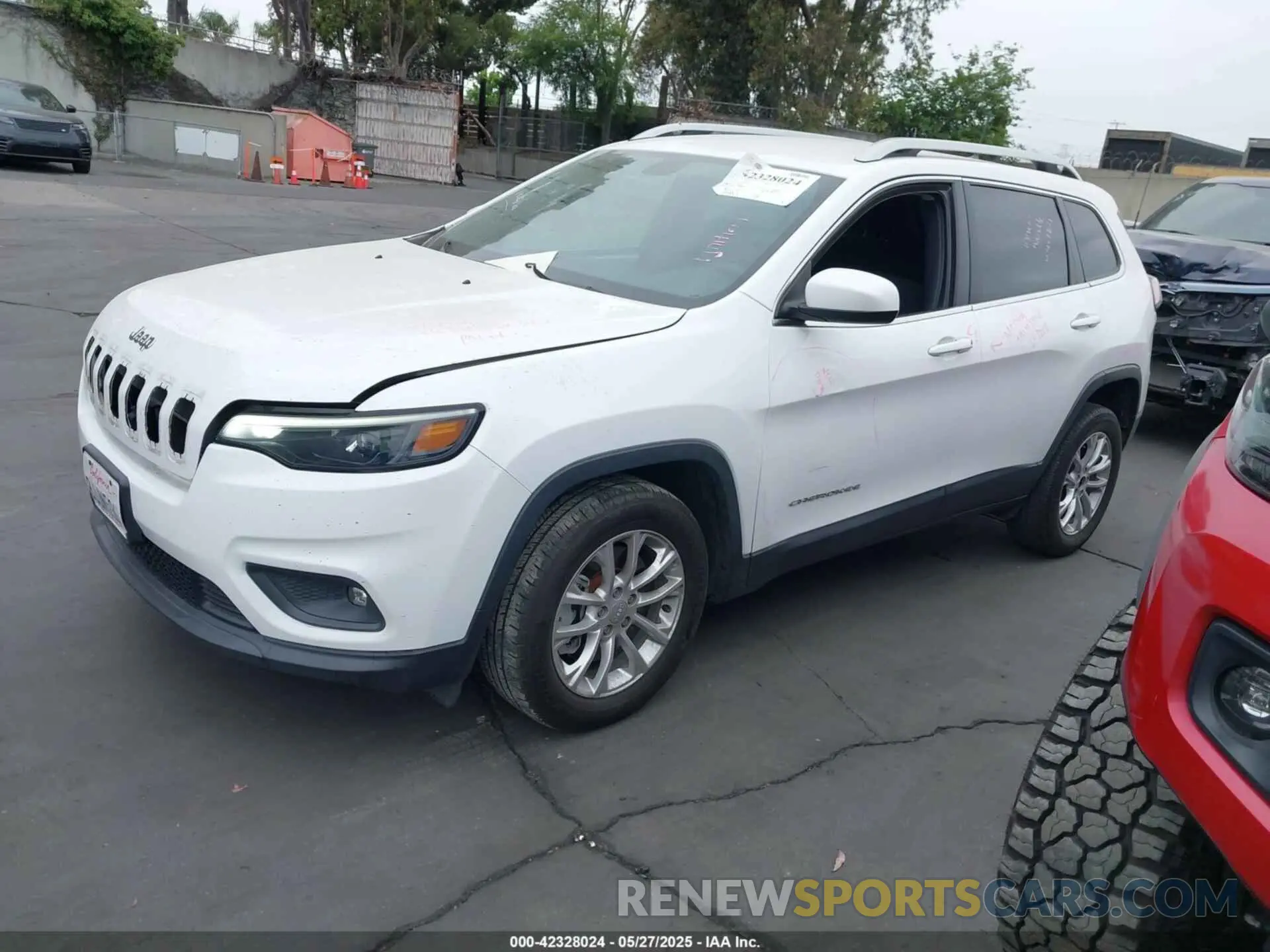 2 fotografías del automóvil dañado 1C4PJLCX9KD377430 JEEP CHEROKEE 2019