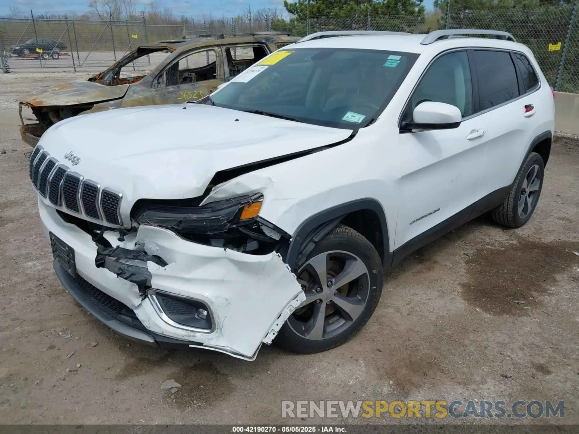2 fotografías del automóvil dañado 1C4PJLDB1KD387310 JEEP CHEROKEE 2019