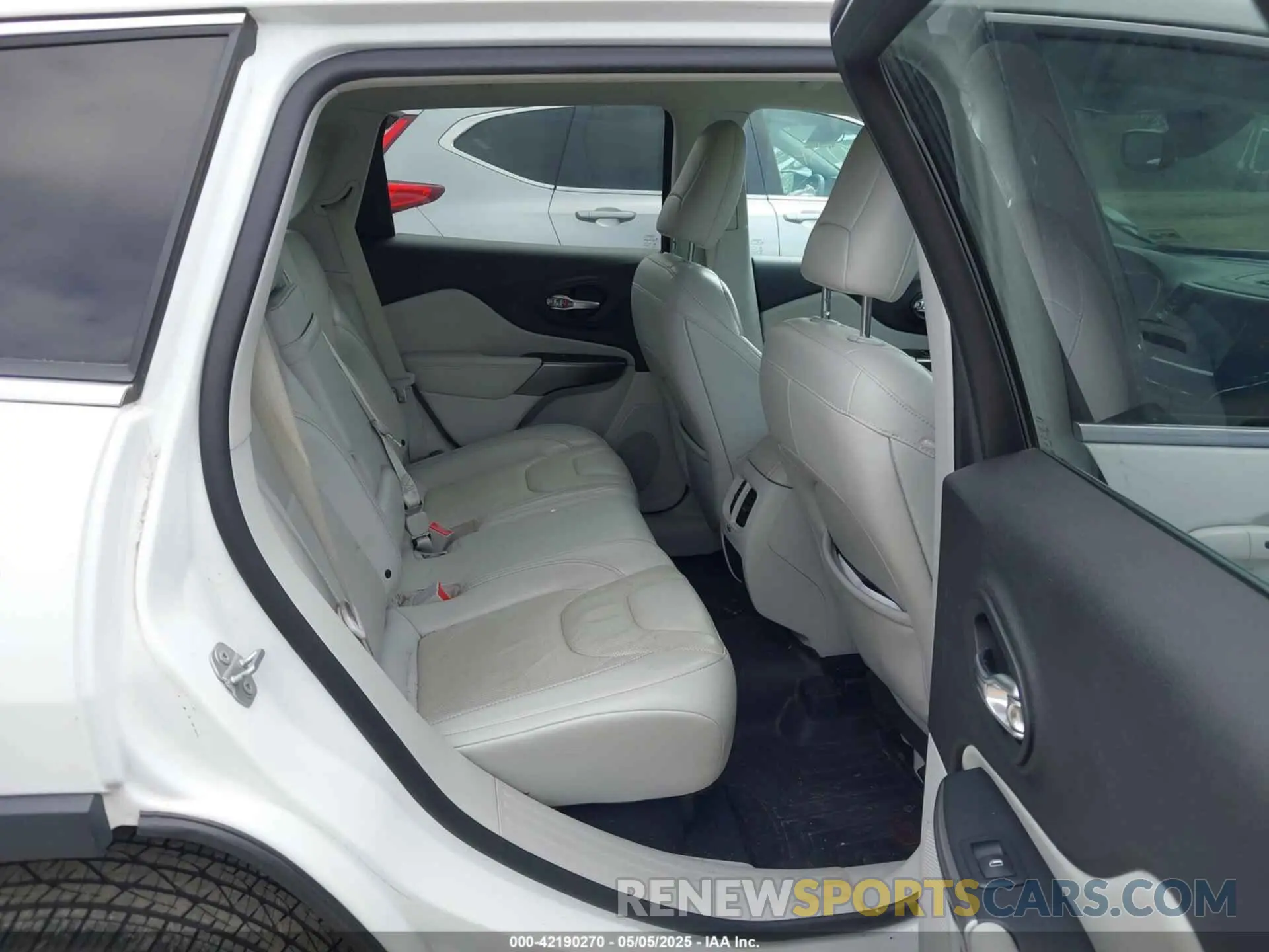 8 fotografías del automóvil dañado 1C4PJLDB1KD387310 JEEP CHEROKEE 2019