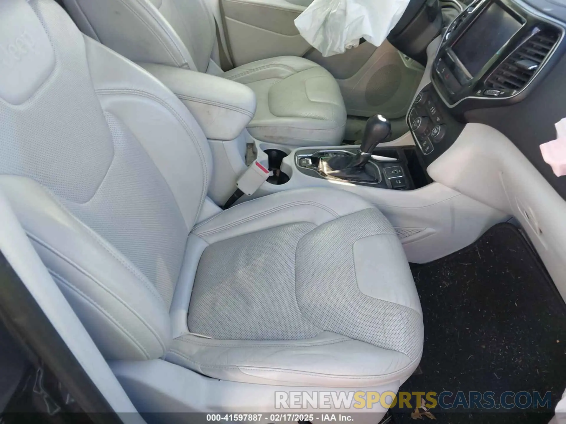 5 fotografías del automóvil dañado 1C4PJLDB2KD143844 JEEP CHEROKEE 2019