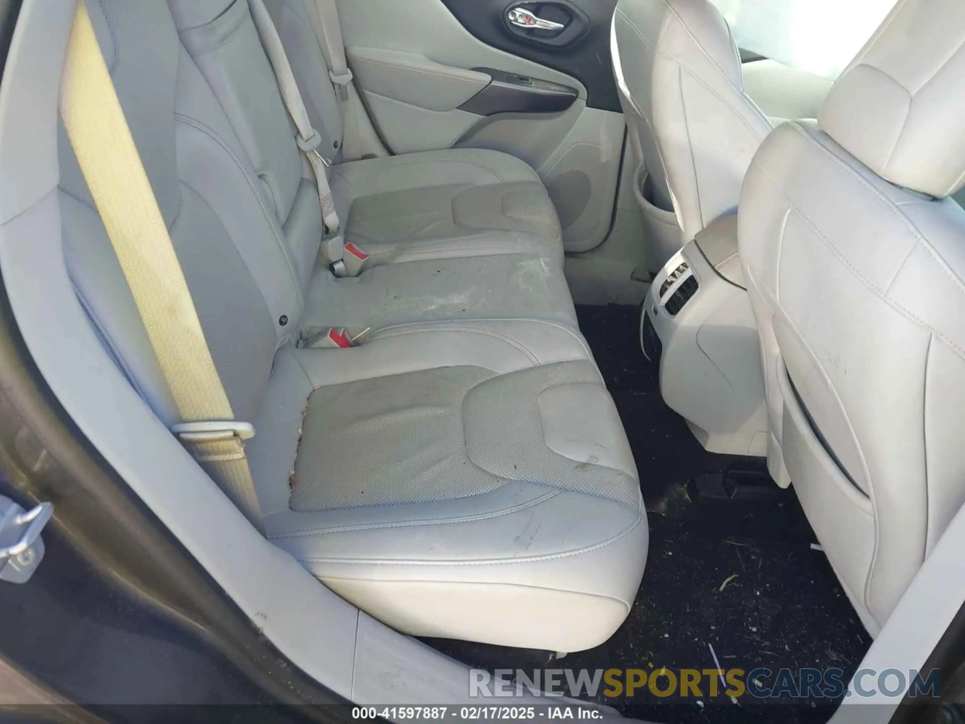 8 fotografías del automóvil dañado 1C4PJLDB2KD143844 JEEP CHEROKEE 2019
