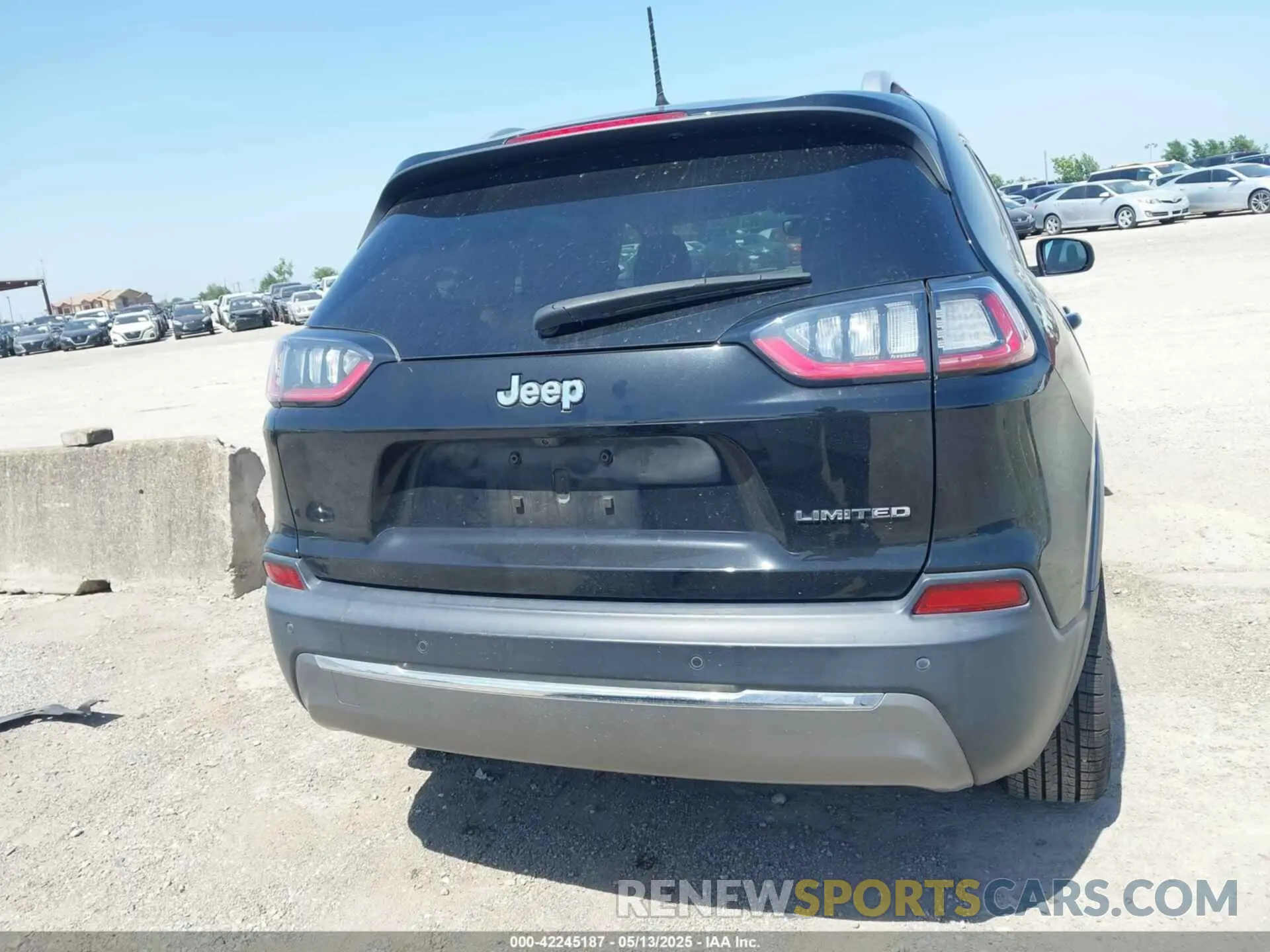 17 fotografías del automóvil dañado 1C4PJLDB5KD469816 JEEP CHEROKEE 2019