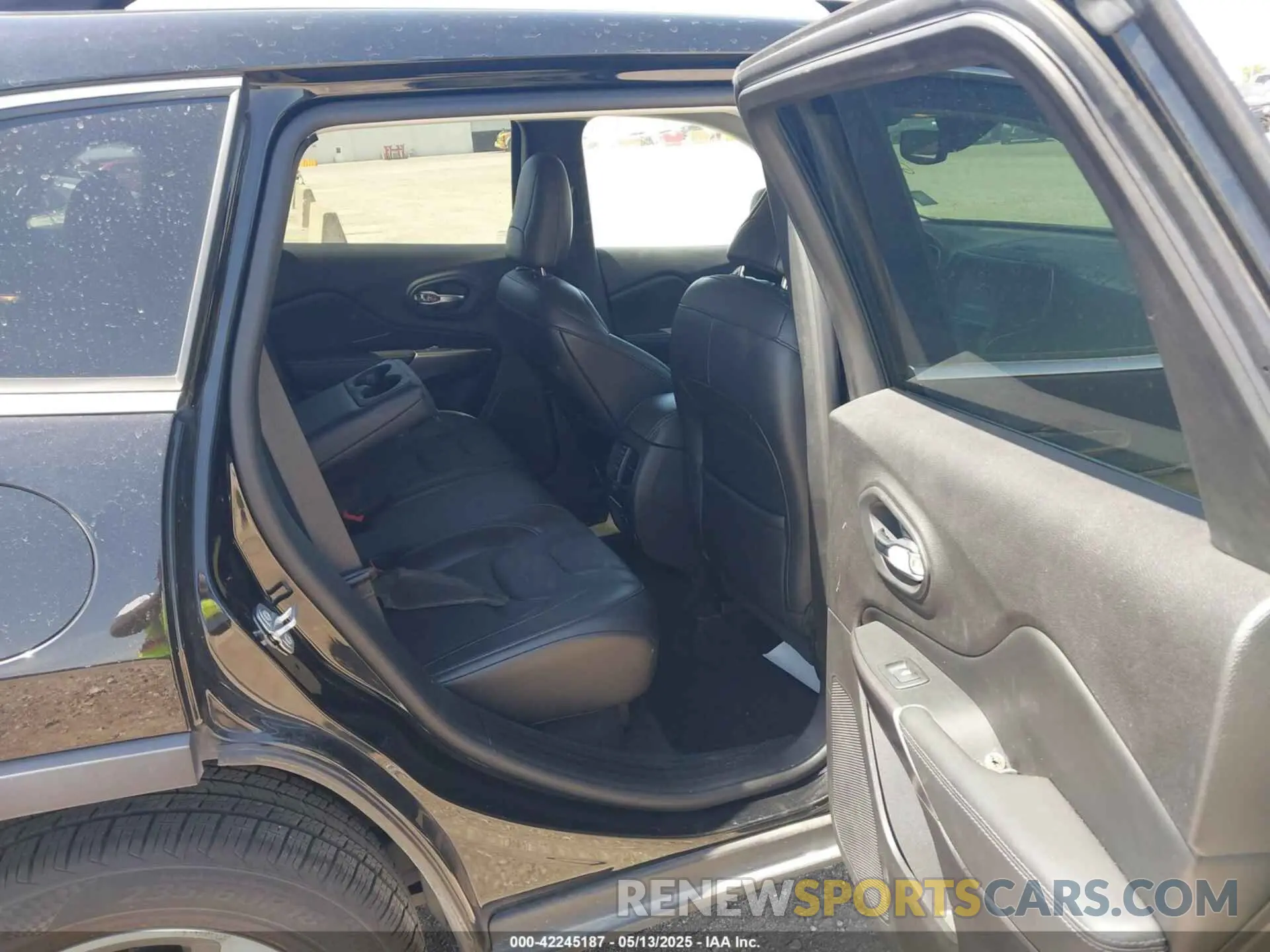 8 fotografías del automóvil dañado 1C4PJLDB5KD469816 JEEP CHEROKEE 2019