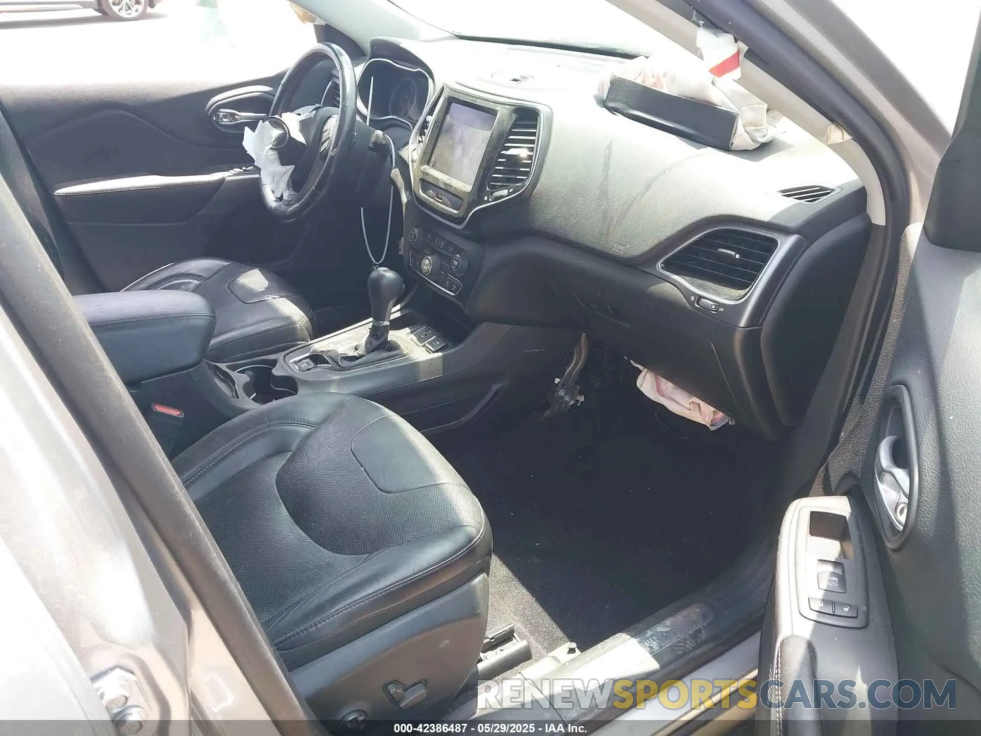 5 fotografías del automóvil dañado 1C4PJLDB7KD207845 JEEP CHEROKEE 2019
