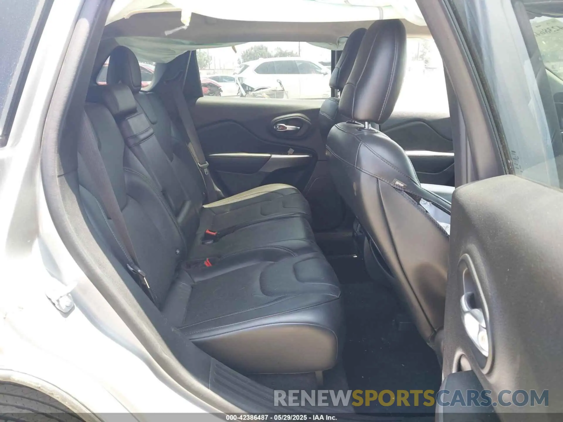 8 fotografías del automóvil dañado 1C4PJLDB7KD207845 JEEP CHEROKEE 2019