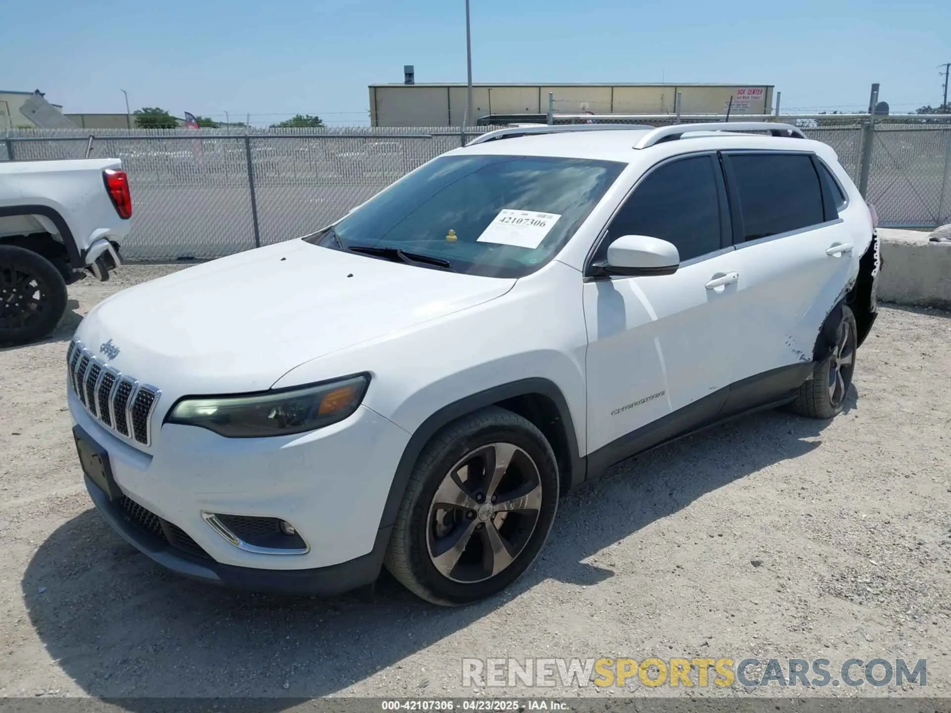 2 fotografías del automóvil dañado 1C4PJLDB8KD402904 JEEP CHEROKEE 2019