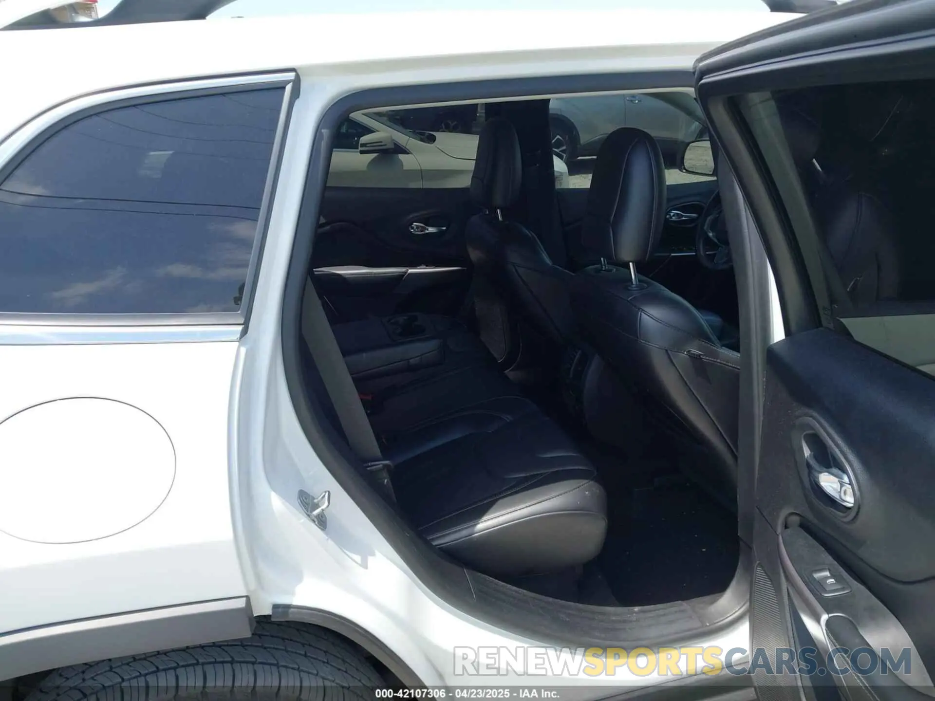 8 fotografías del automóvil dañado 1C4PJLDB8KD402904 JEEP CHEROKEE 2019