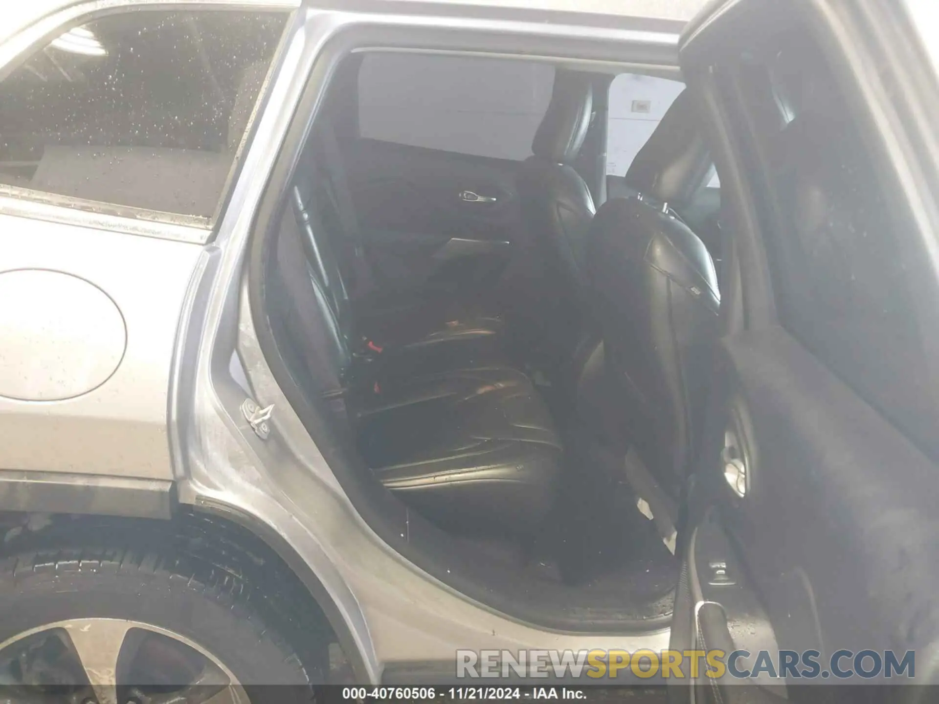 8 fotografías del automóvil dañado 1C4PJLDB9KD402913 JEEP CHEROKEE 2019