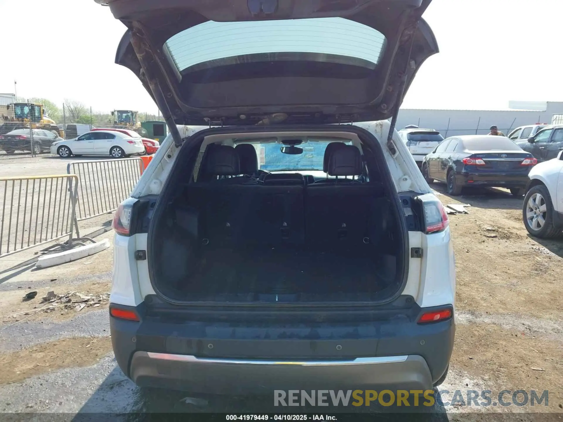 17 fotografías del automóvil dañado 1C4PJLDBXKD487843 JEEP CHEROKEE 2019