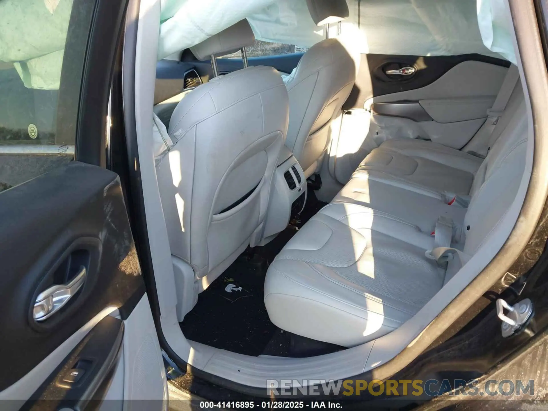 8 fotografías del automóvil dañado 1C4PJLDX4KD429111 JEEP CHEROKEE 2019