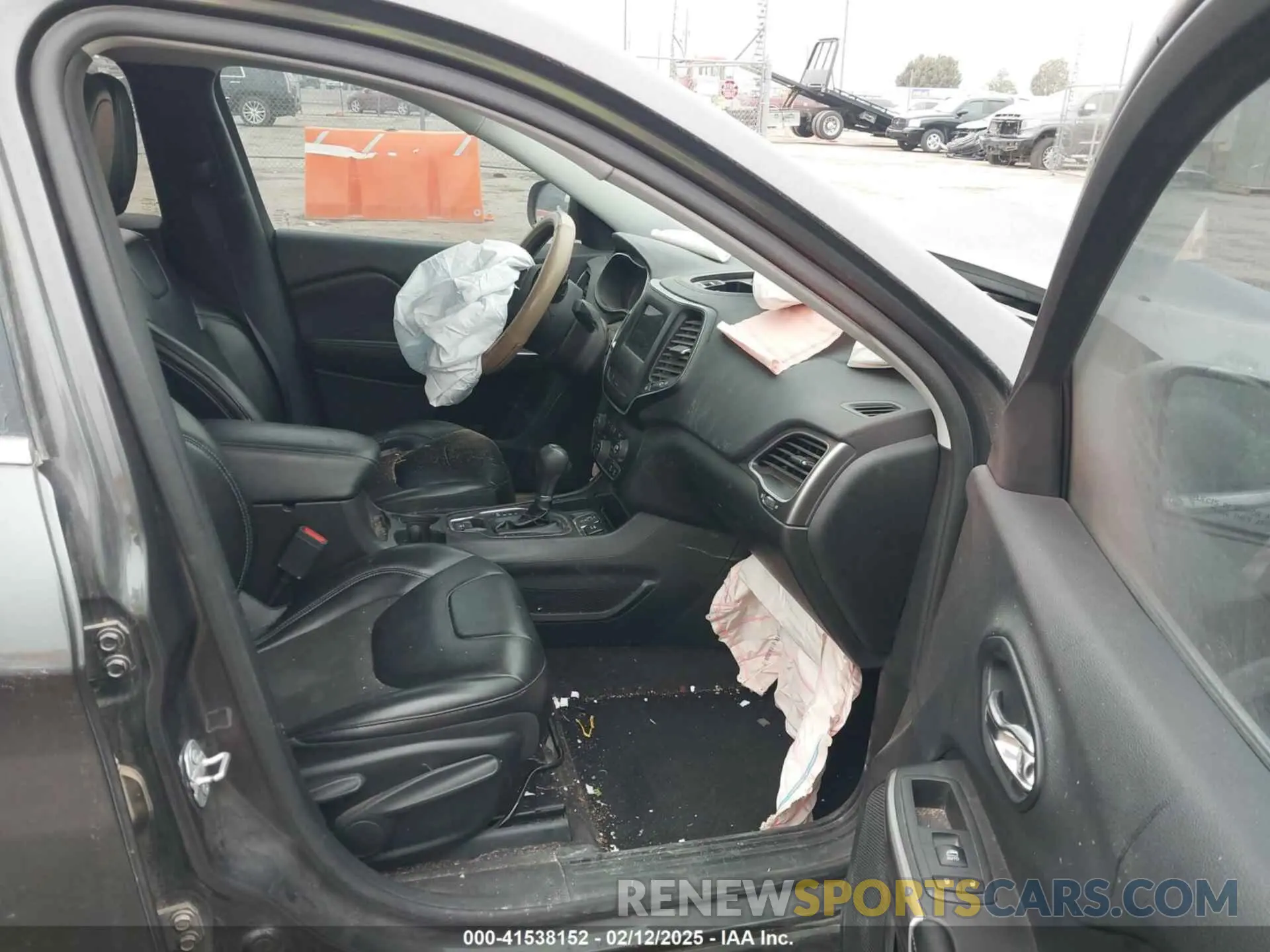 5 fotografías del automóvil dañado 1C4PJLLB0KD241062 JEEP CHEROKEE 2019