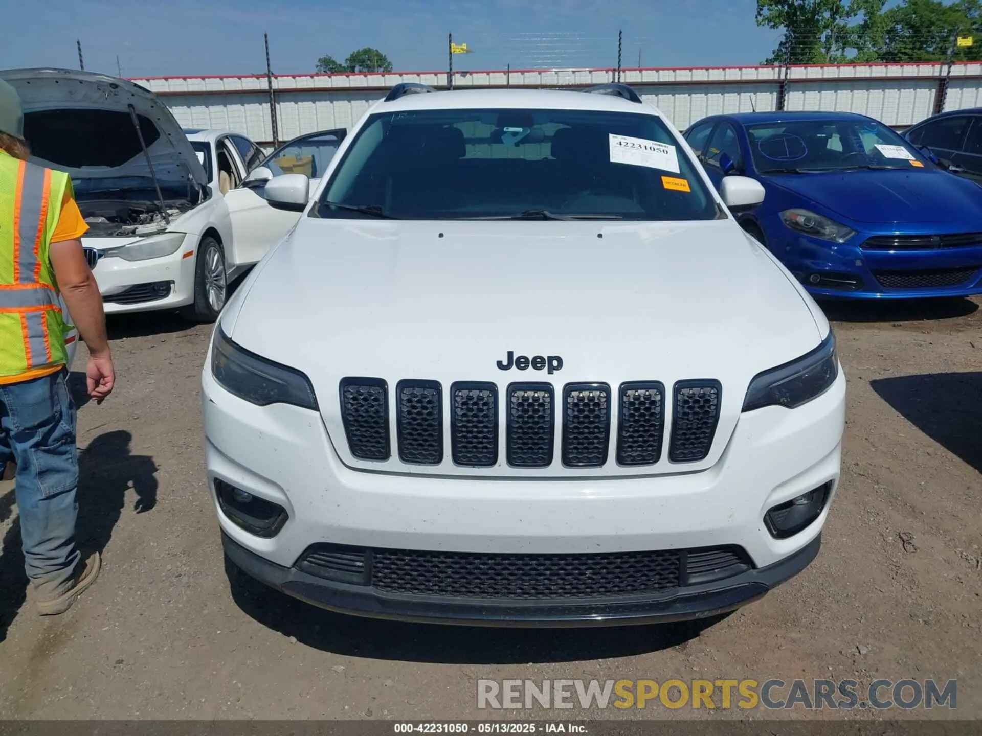12 fotografías del automóvil dañado 1C4PJLLB0KD339282 JEEP CHEROKEE 2019