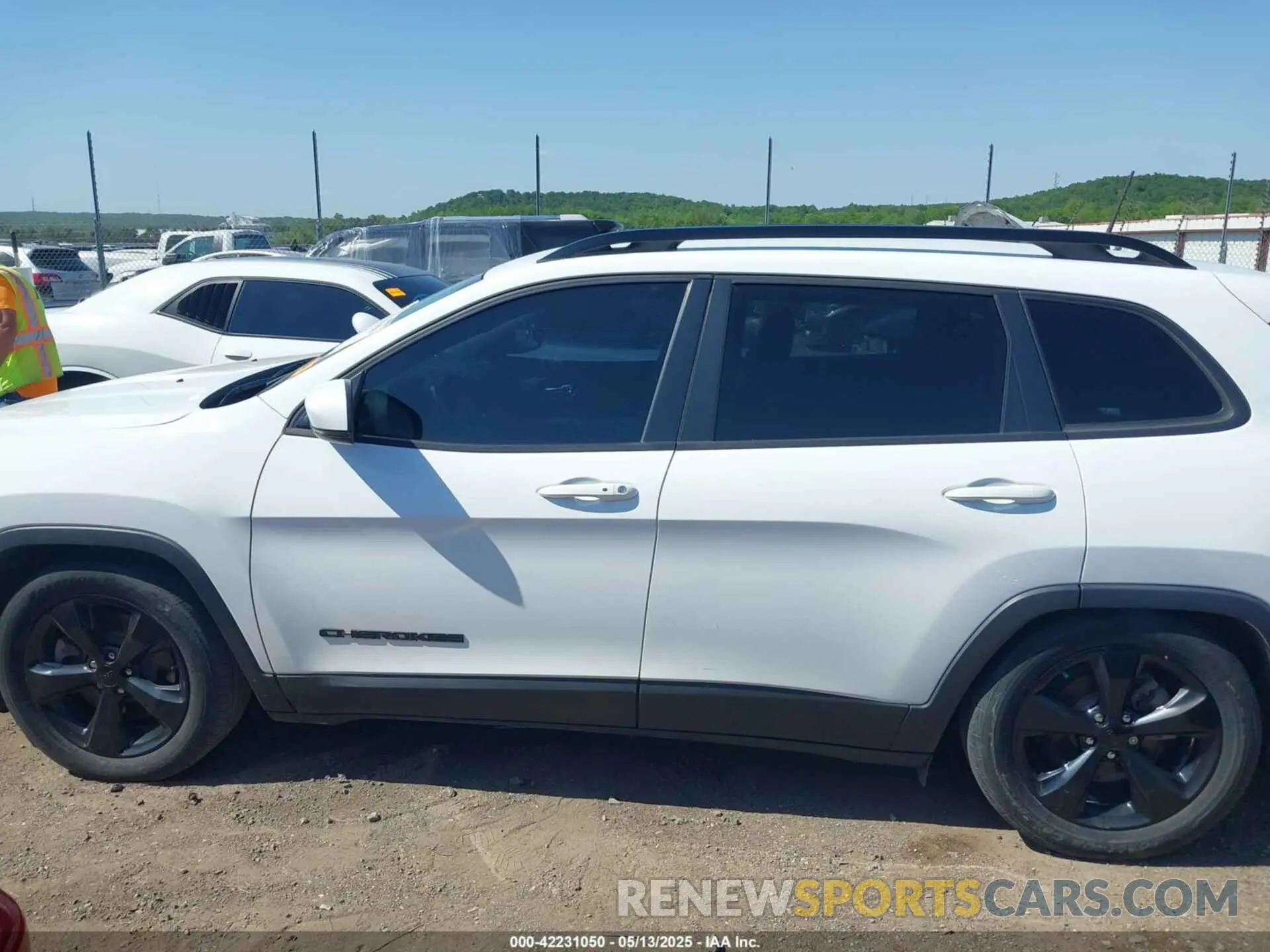 14 fotografías del automóvil dañado 1C4PJLLB0KD339282 JEEP CHEROKEE 2019