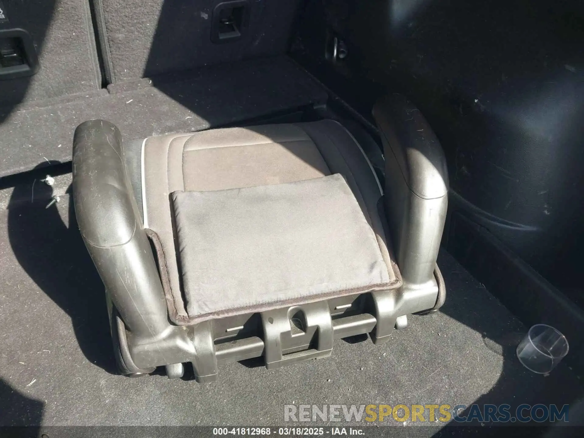 12 fotografías del automóvil dañado 1C4PJLLB0KD382309 JEEP CHEROKEE 2019