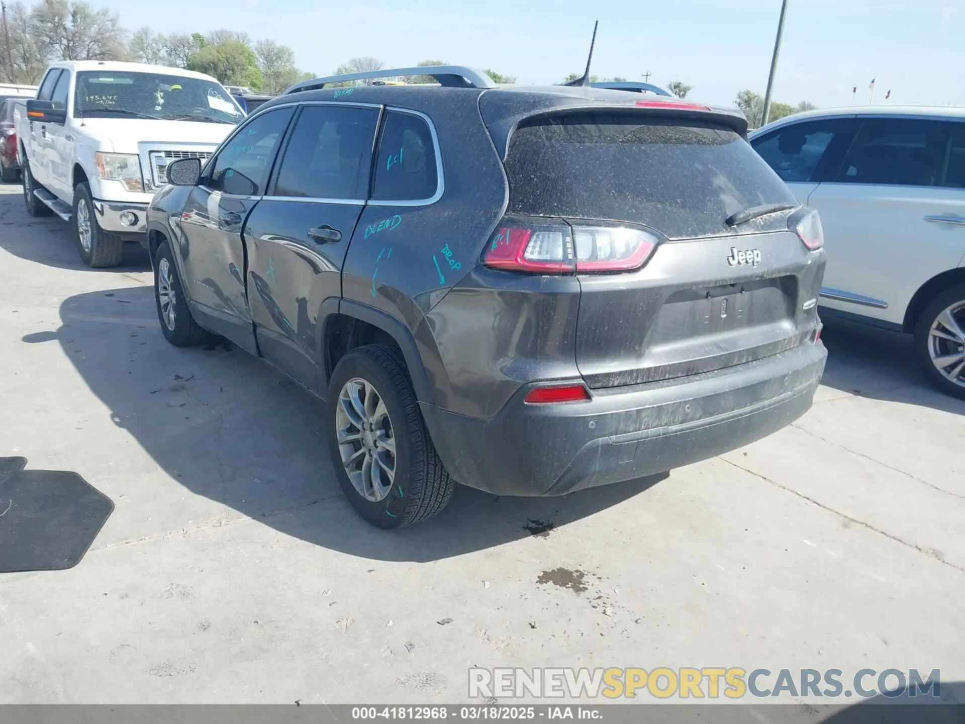 3 fotografías del automóvil dañado 1C4PJLLB0KD382309 JEEP CHEROKEE 2019