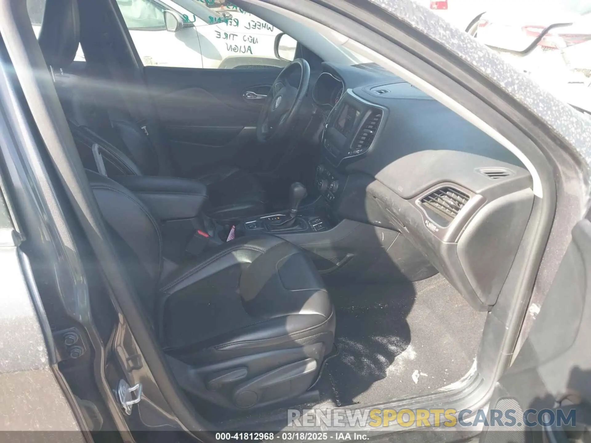 5 fotografías del automóvil dañado 1C4PJLLB0KD382309 JEEP CHEROKEE 2019