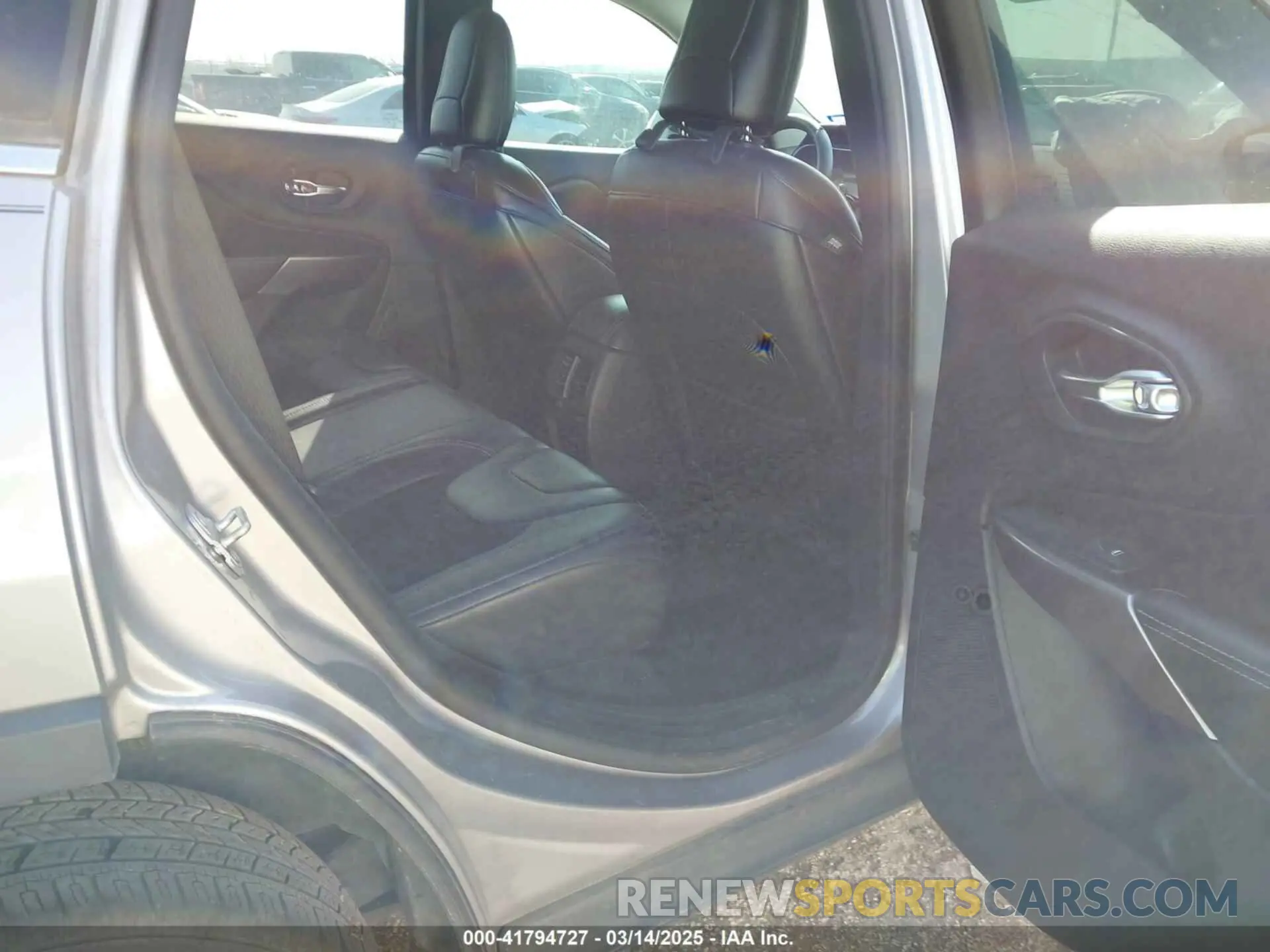 8 fotografías del automóvil dañado 1C4PJLLB0KD419780 JEEP CHEROKEE 2019