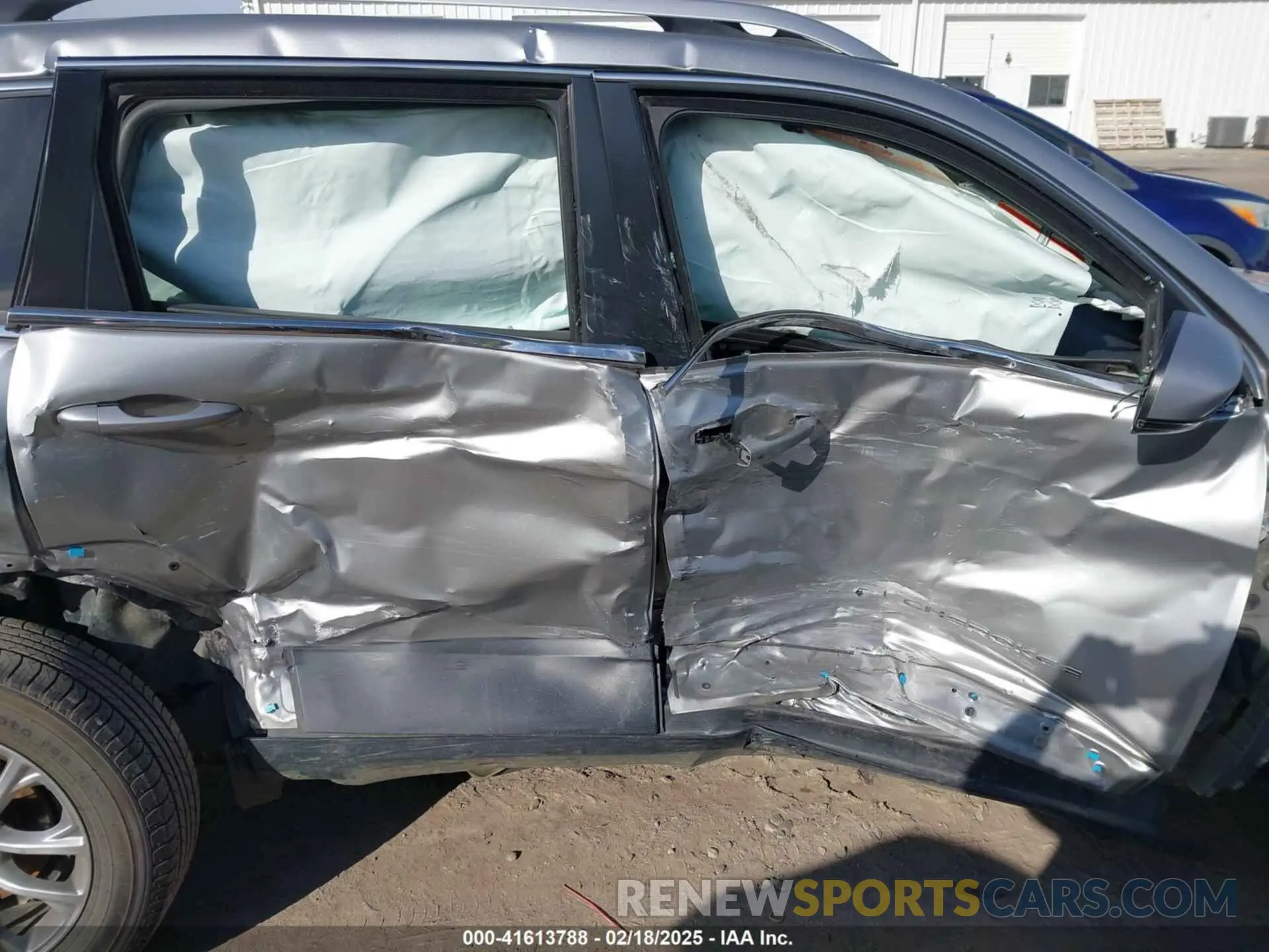 13 fotografías del automóvil dañado 1C4PJLLB2KD316165 JEEP CHEROKEE 2019