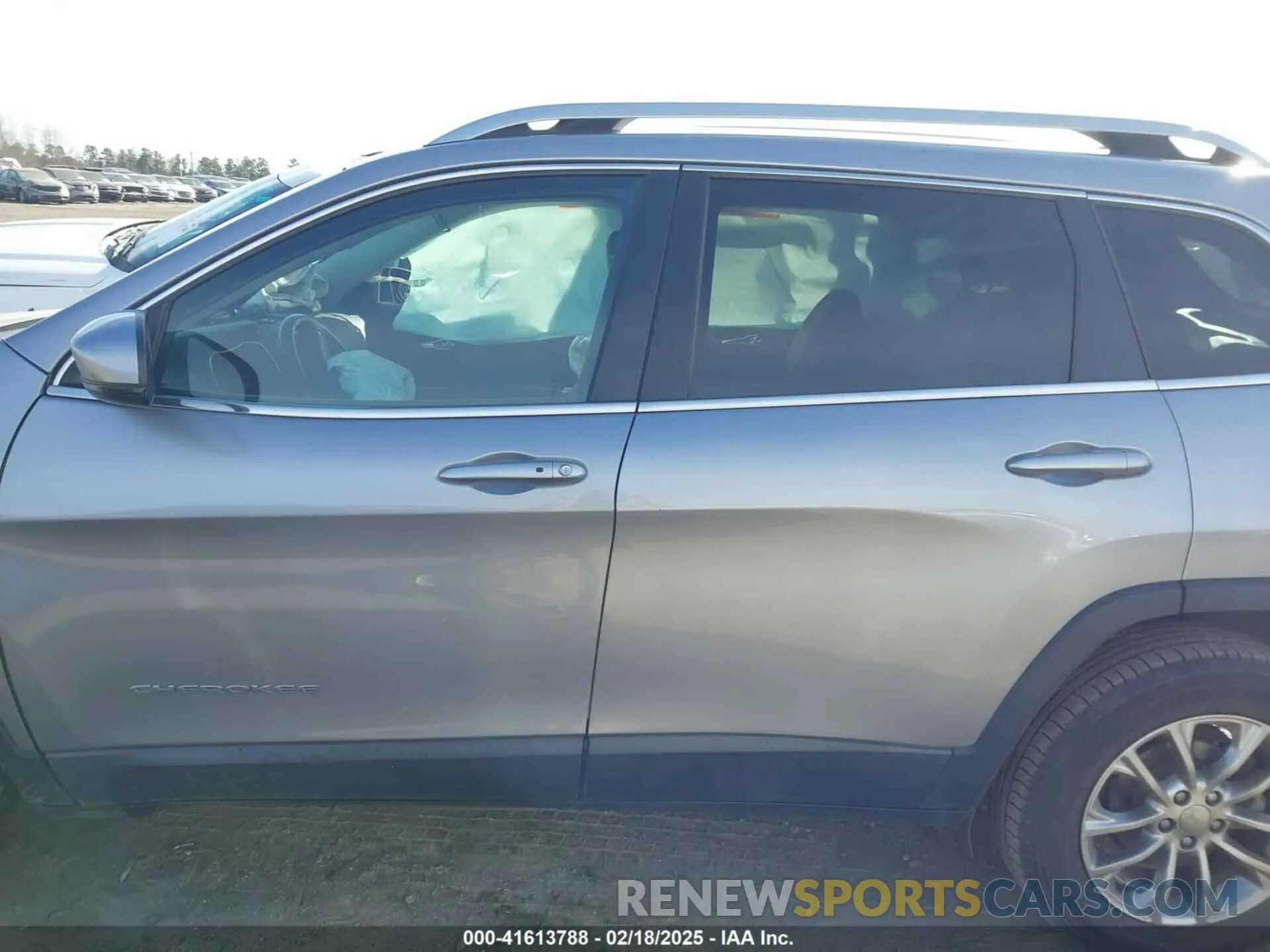 14 fotografías del automóvil dañado 1C4PJLLB2KD316165 JEEP CHEROKEE 2019