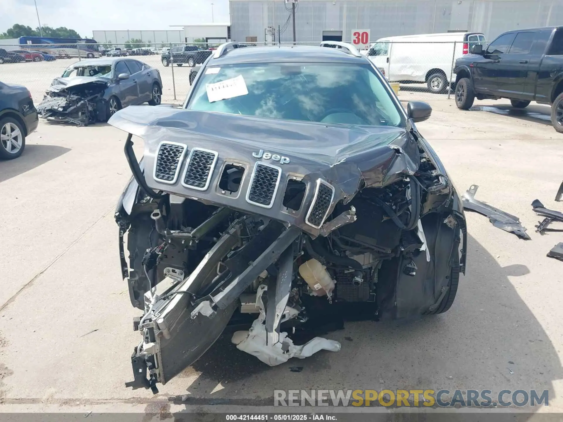 12 fotografías del automóvil dañado 1C4PJLLB2KD333239 JEEP CHEROKEE 2019