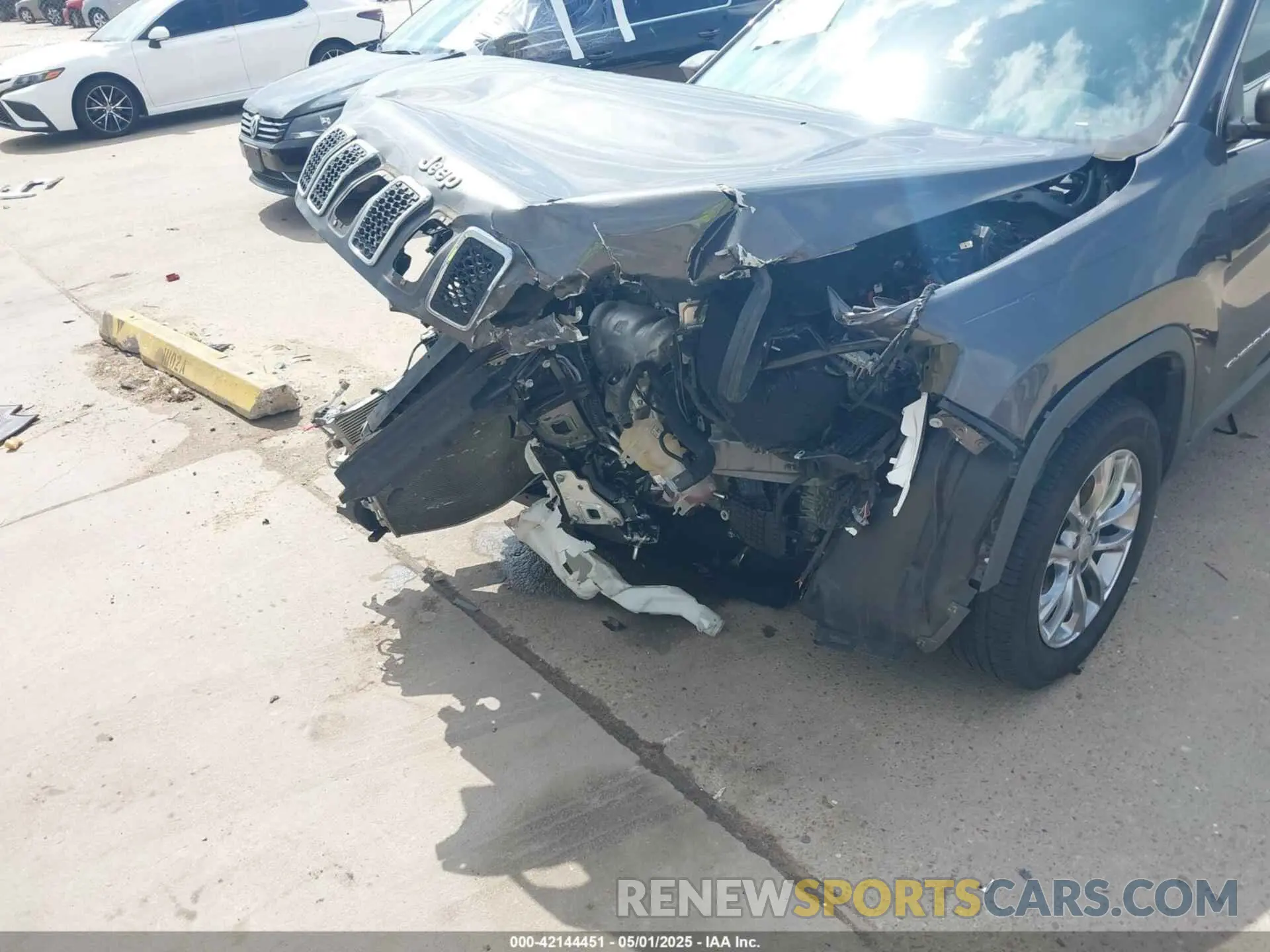 17 fotografías del automóvil dañado 1C4PJLLB2KD333239 JEEP CHEROKEE 2019