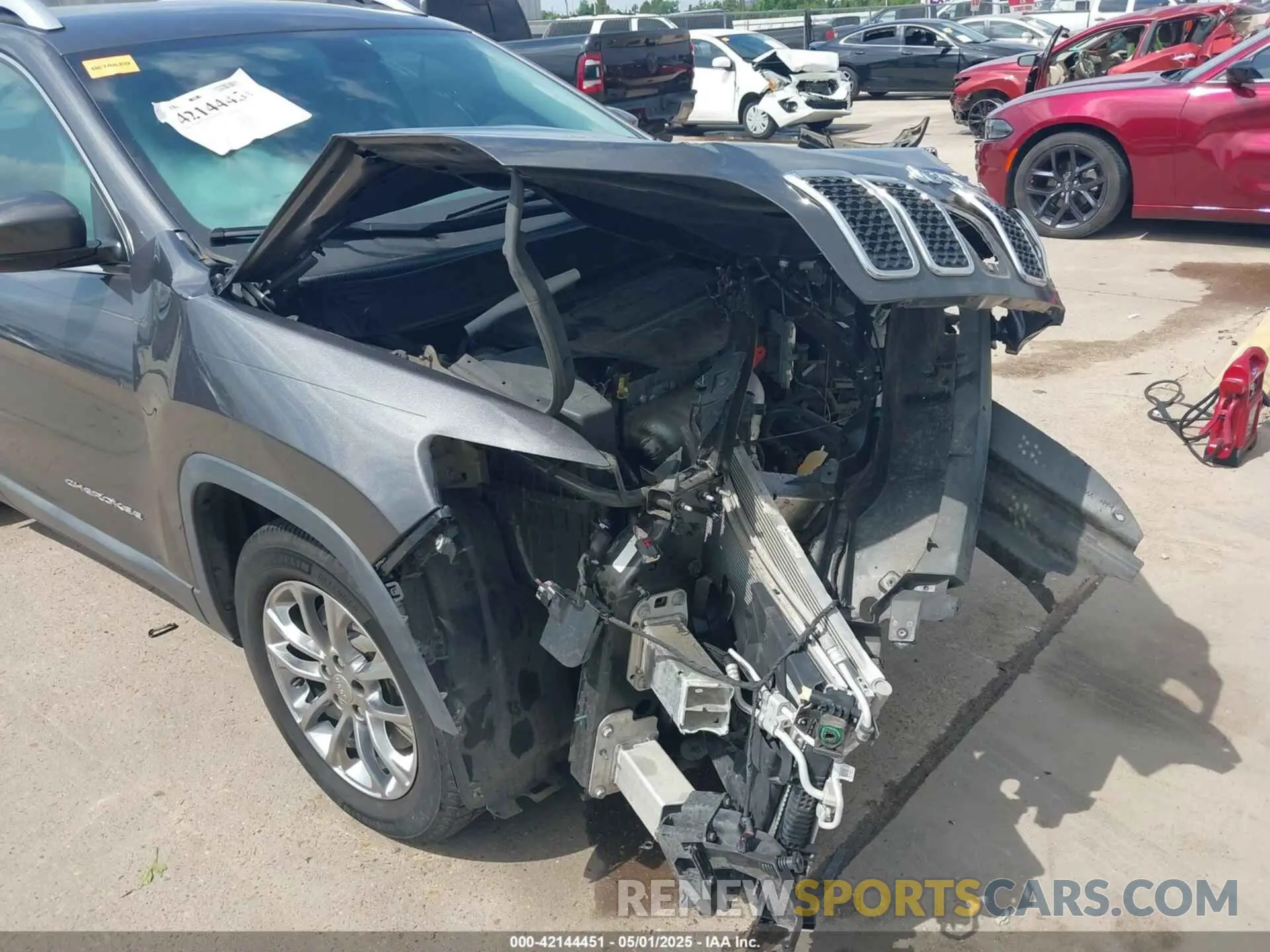 6 fotografías del automóvil dañado 1C4PJLLB2KD333239 JEEP CHEROKEE 2019