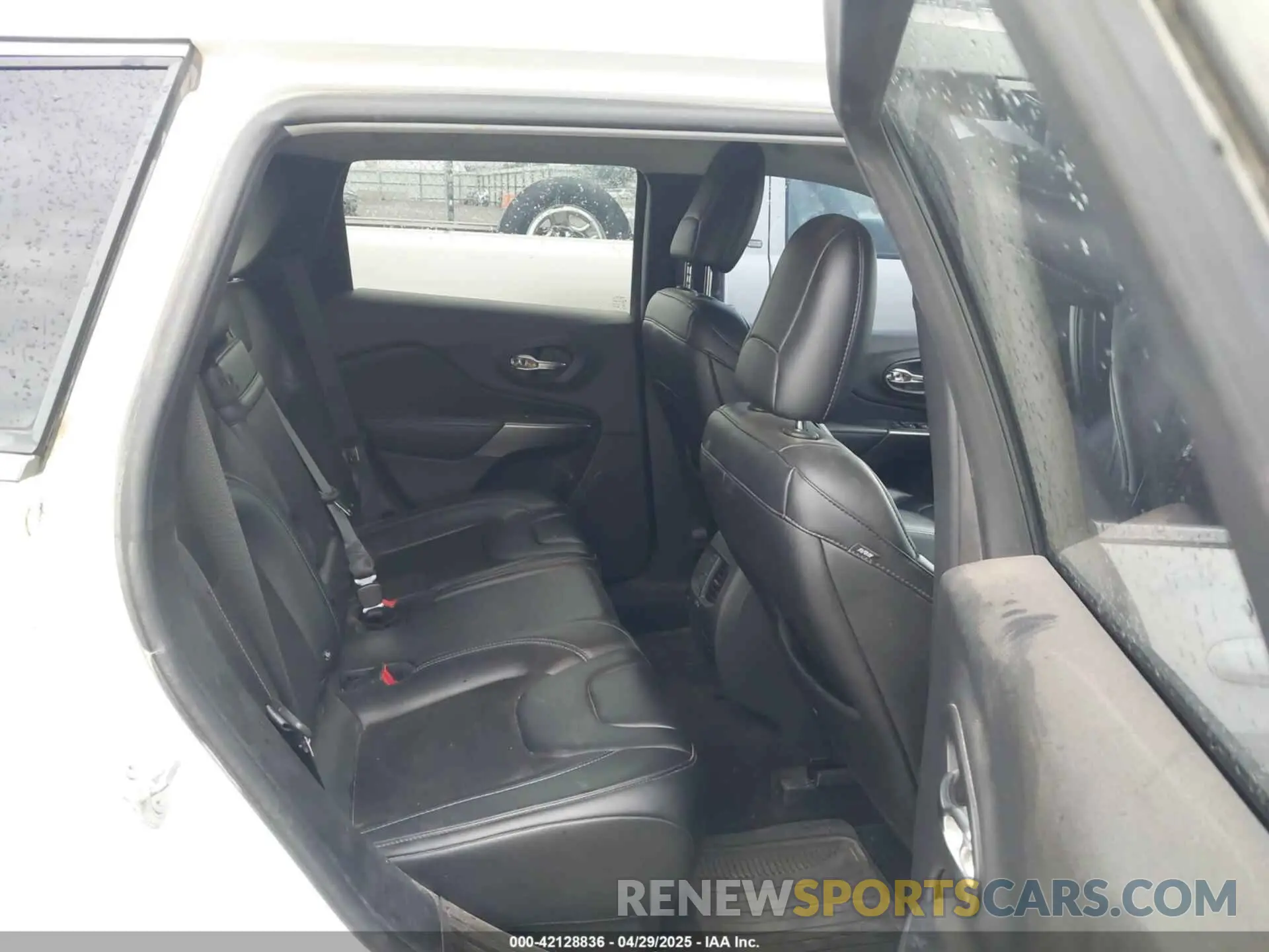 8 fotografías del automóvil dañado 1C4PJLLB3KD151355 JEEP CHEROKEE 2019