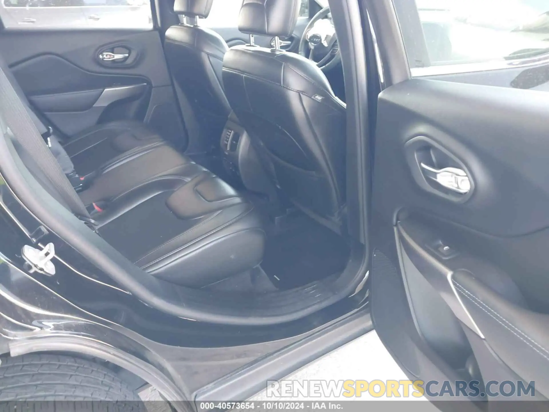 8 fotografías del automóvil dañado 1C4PJLLB3KD205690 JEEP CHEROKEE 2019