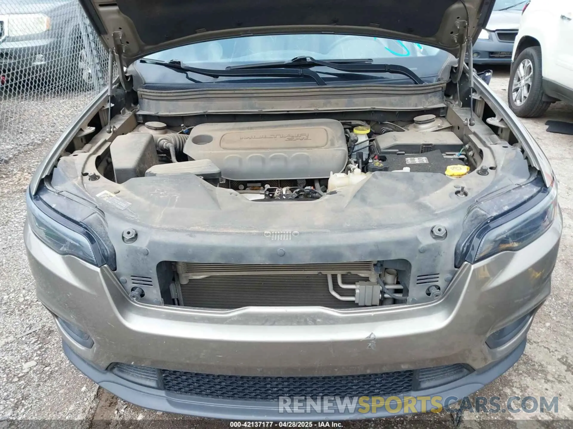 10 fotografías del automóvil dañado 1C4PJLLB3KD243047 JEEP CHEROKEE 2019