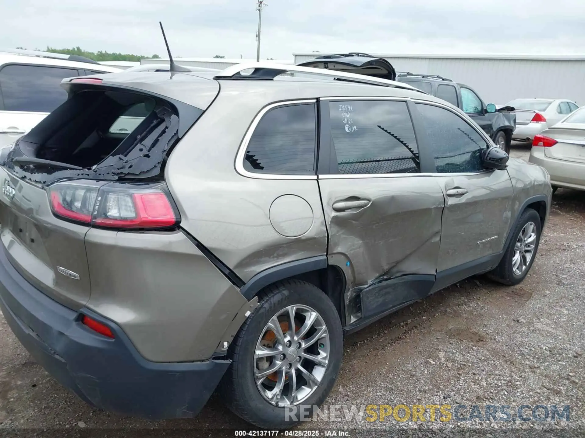 13 fotografías del automóvil dañado 1C4PJLLB3KD243047 JEEP CHEROKEE 2019