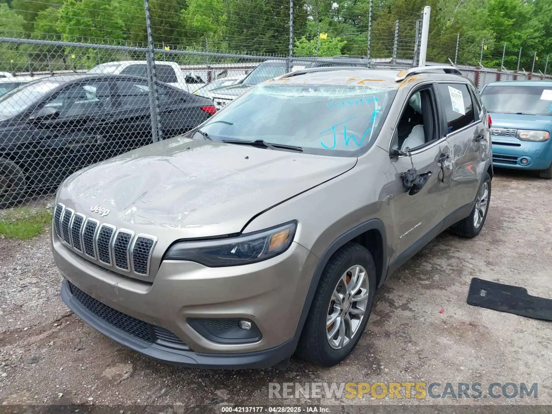 2 fotografías del automóvil dañado 1C4PJLLB3KD243047 JEEP CHEROKEE 2019