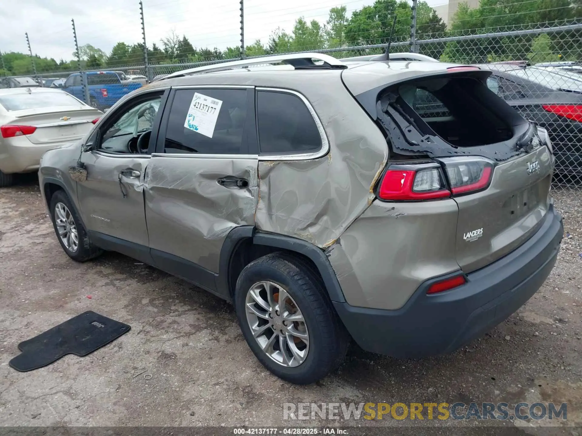 3 fotografías del automóvil dañado 1C4PJLLB3KD243047 JEEP CHEROKEE 2019