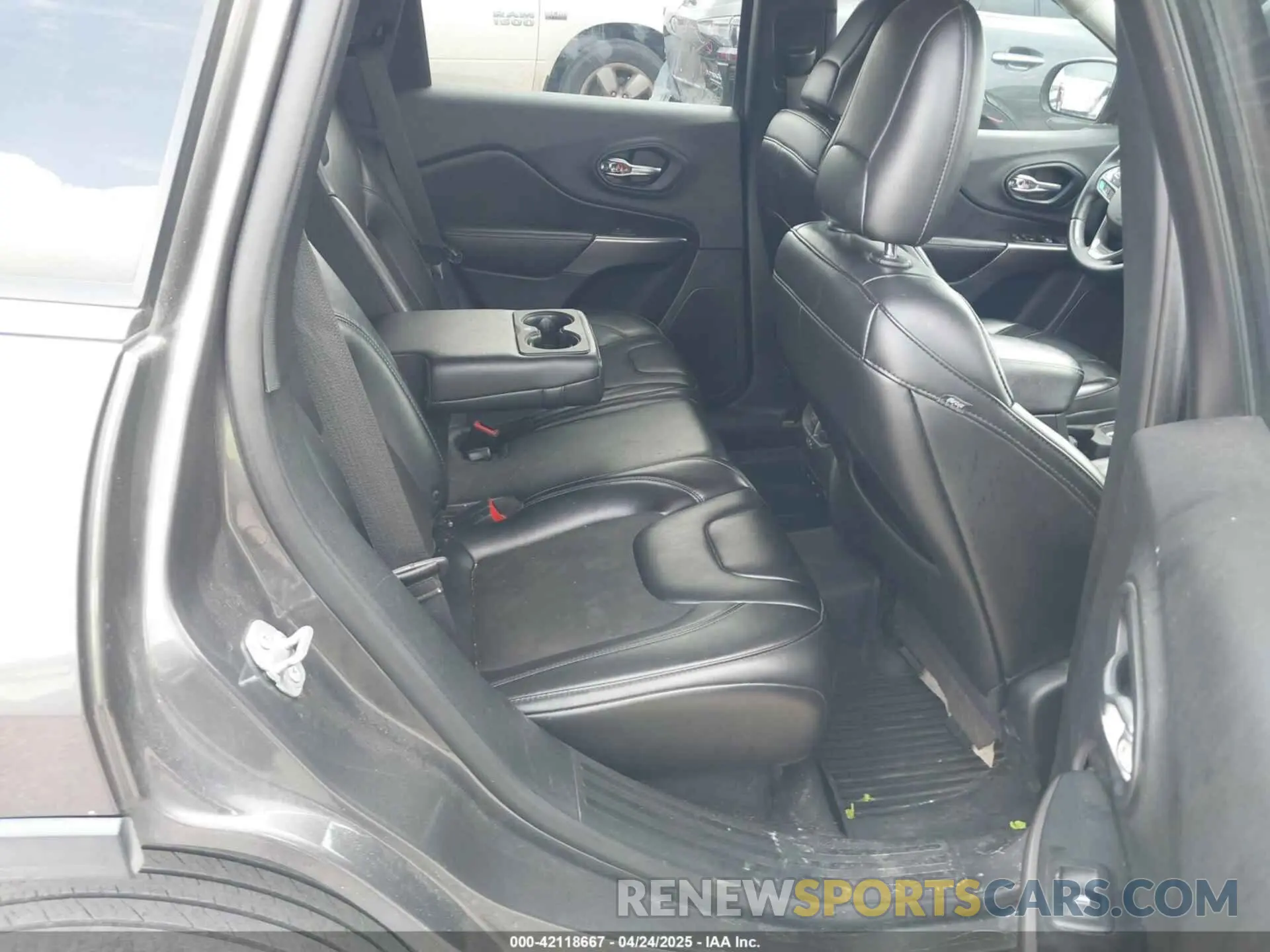 8 fotografías del automóvil dañado 1C4PJLLB3KD312187 JEEP CHEROKEE 2019