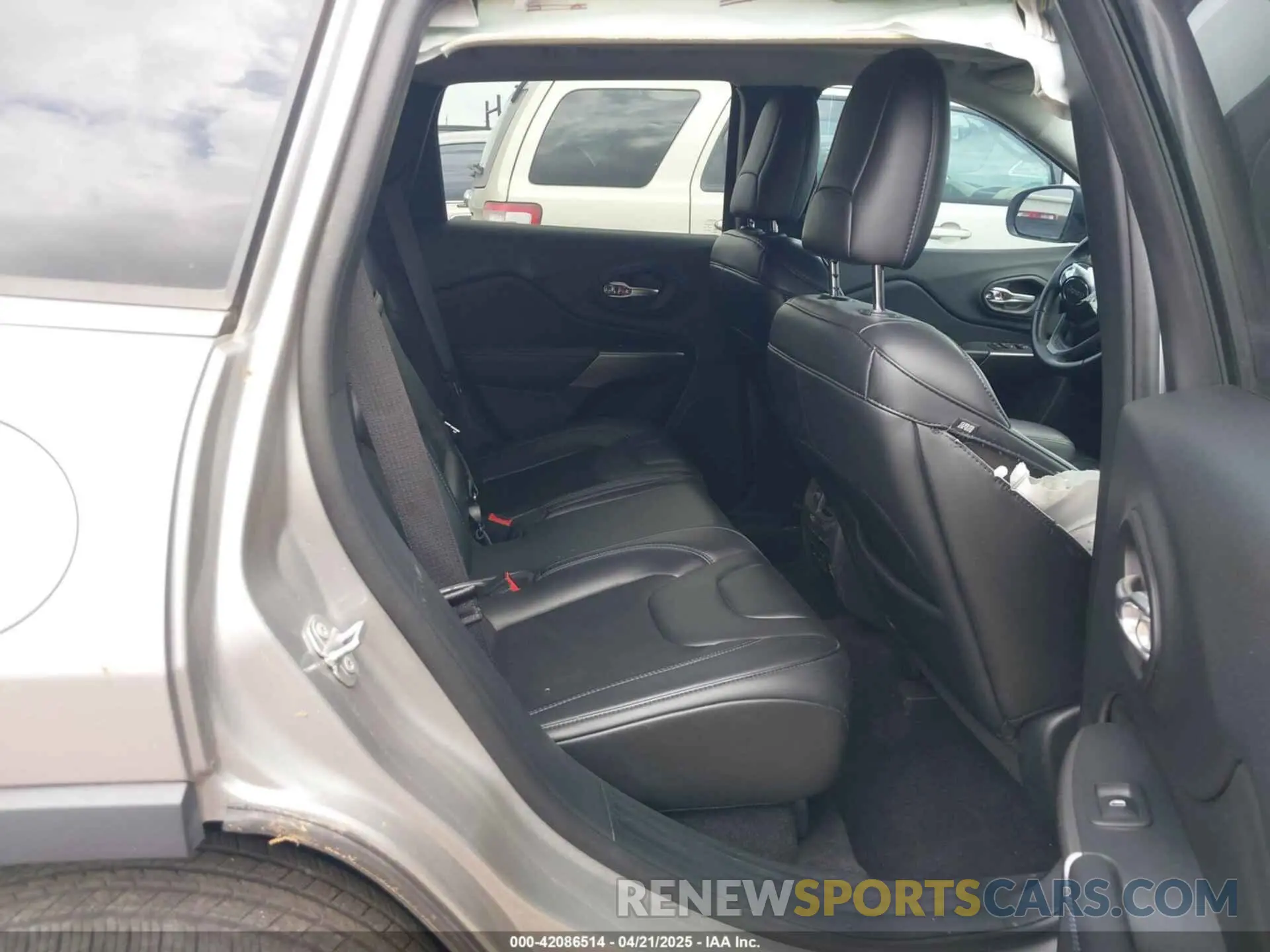 8 fotografías del automóvil dañado 1C4PJLLB5KD128613 JEEP CHEROKEE 2019