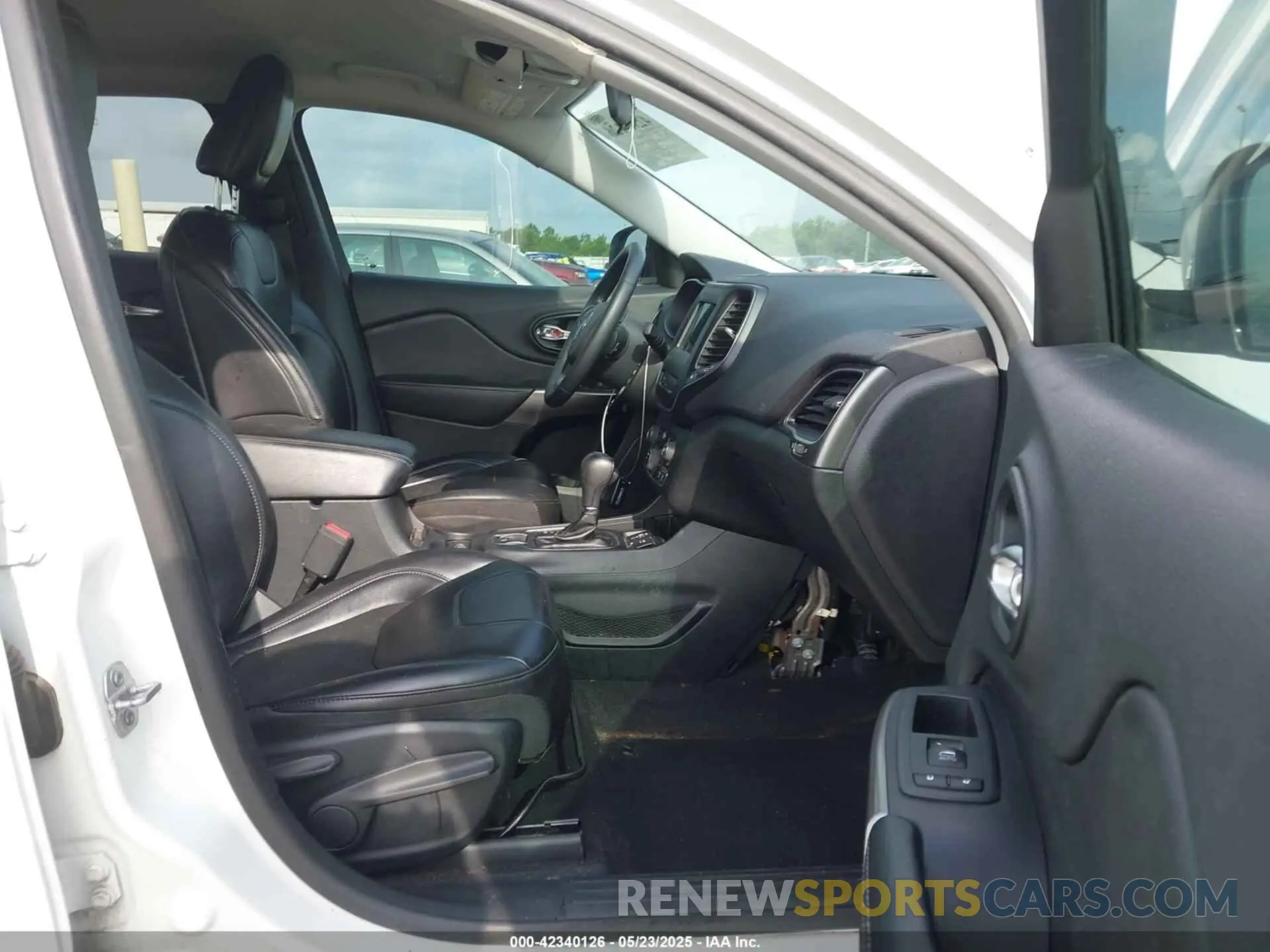 5 fotografías del automóvil dañado 1C4PJLLB5KD331890 JEEP CHEROKEE 2019
