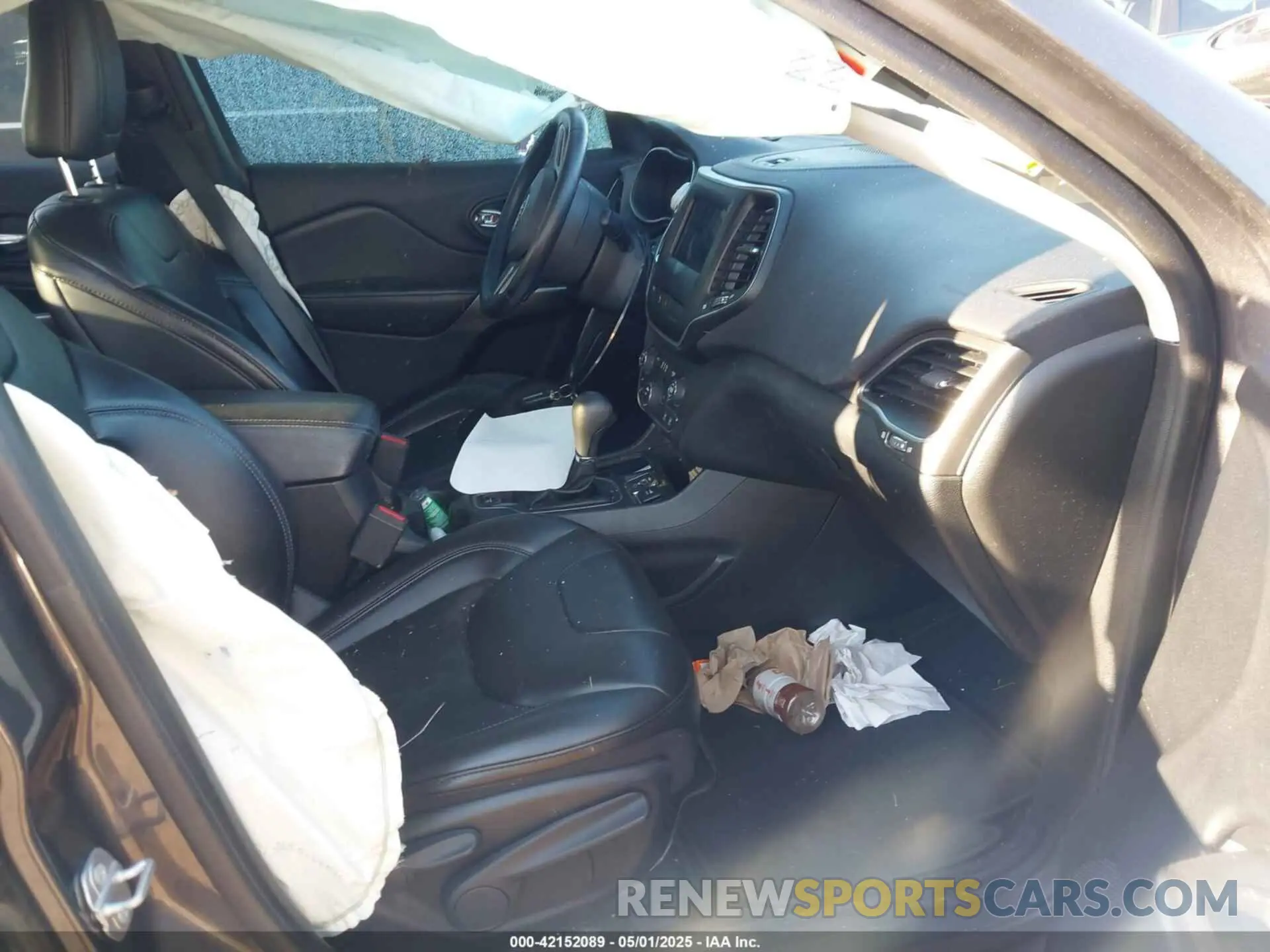 5 fotografías del automóvil dañado 1C4PJLLB6KD482852 JEEP CHEROKEE 2019