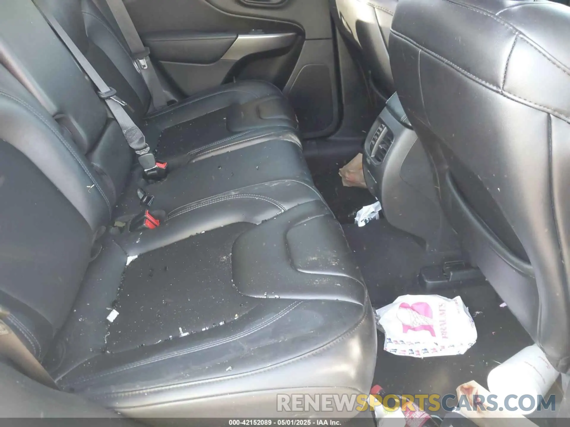 8 fotografías del automóvil dañado 1C4PJLLB6KD482852 JEEP CHEROKEE 2019