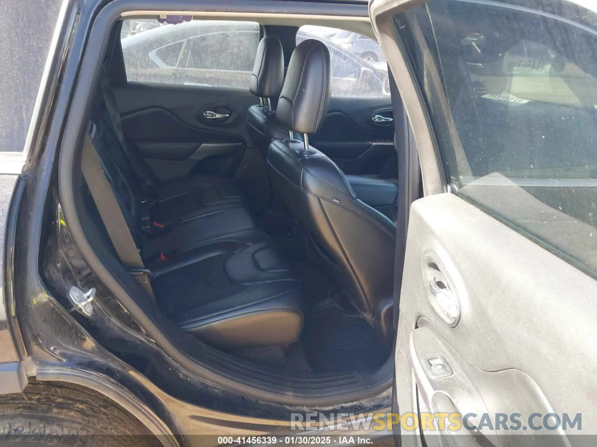 8 fotografías del automóvil dañado 1C4PJLLB7KD205935 JEEP CHEROKEE 2019